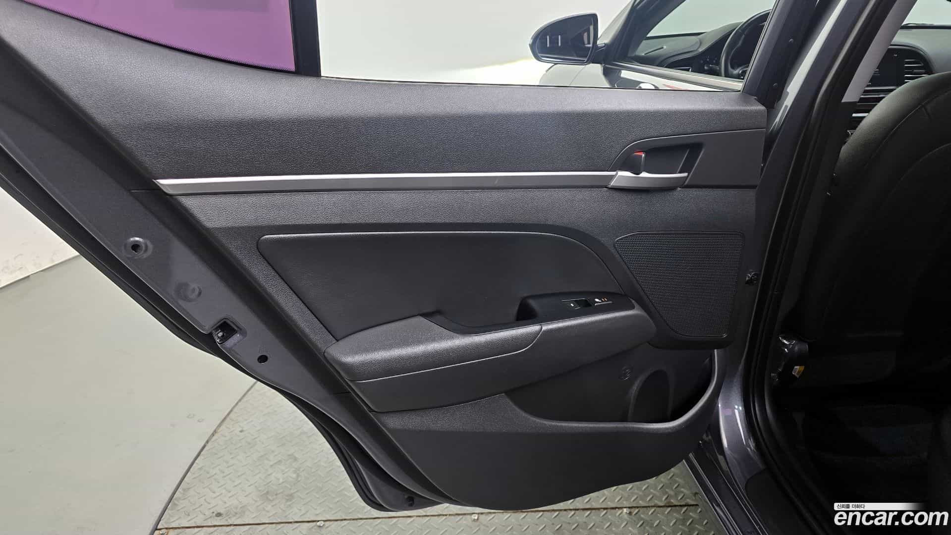 AVANTE Hyundai 2018.9-INNER-035