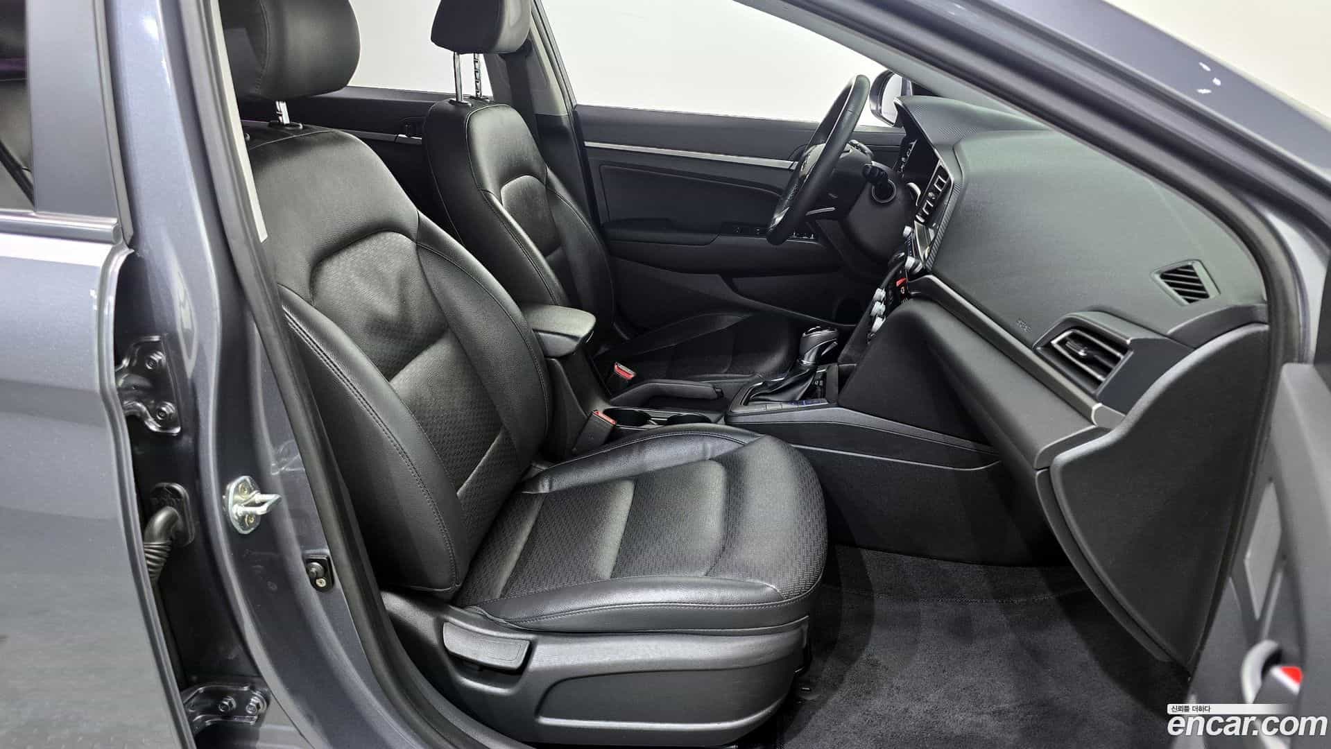 AVANTE Hyundai 2018.9-INNER-036