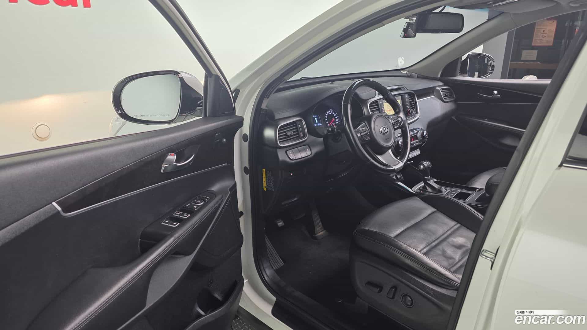 Sorento Kia 2016.2-INNER-010