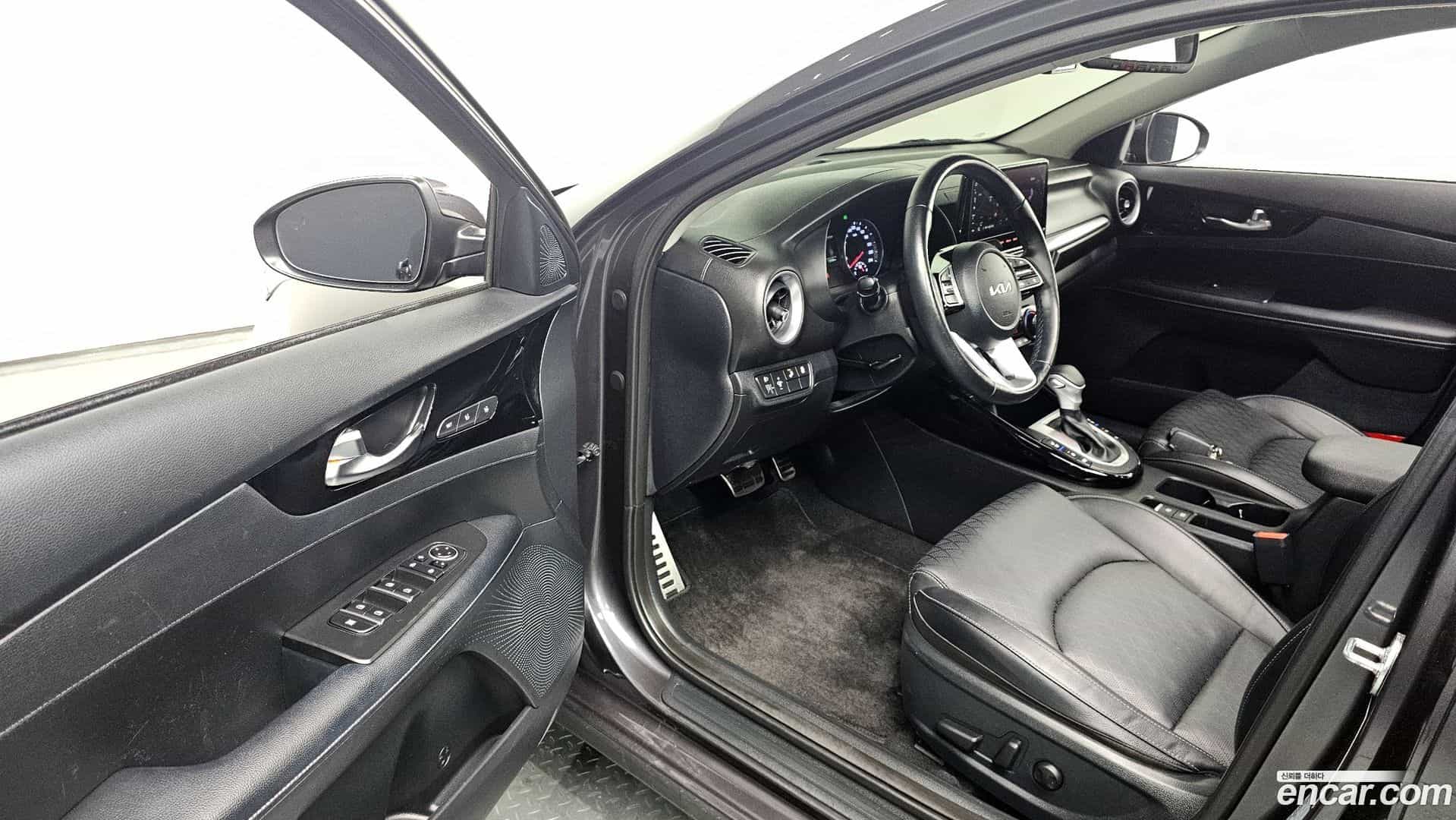 K3 Kia 2023.1-INNER-010