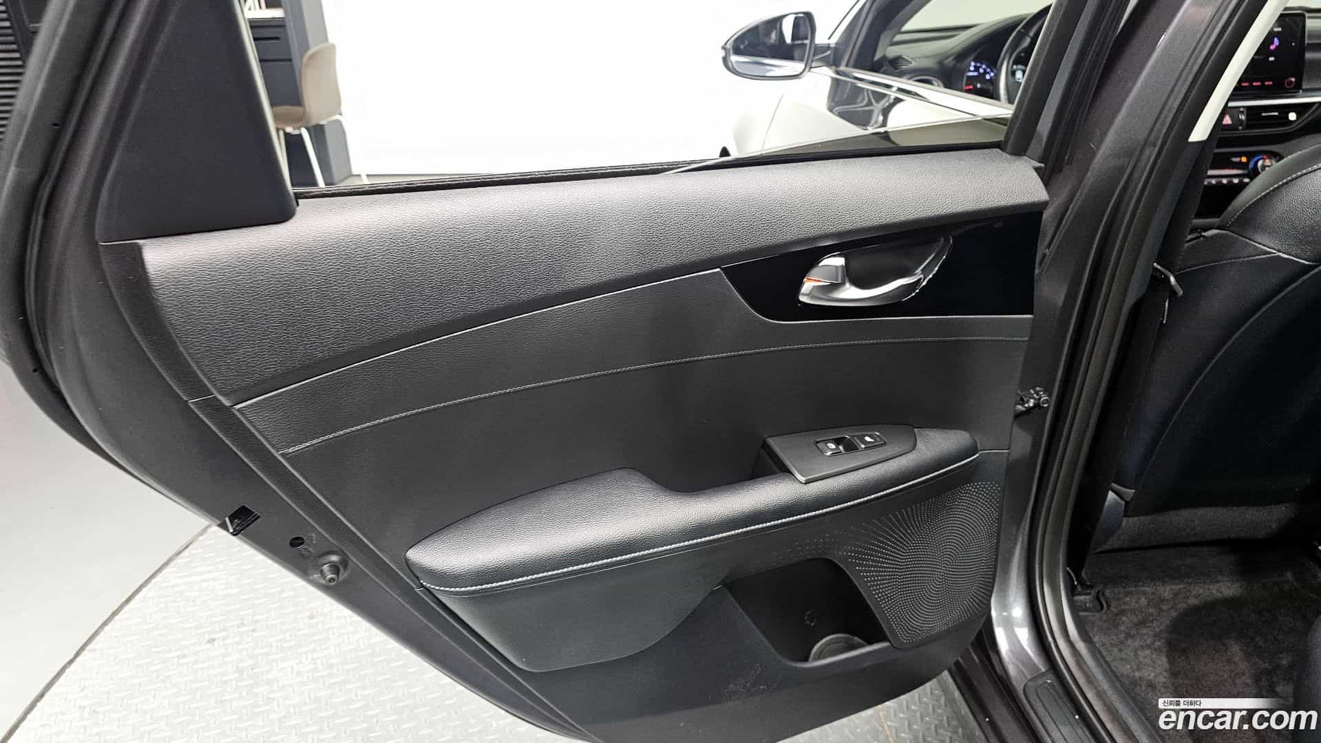 K3 Kia 2023.1-INNER-035