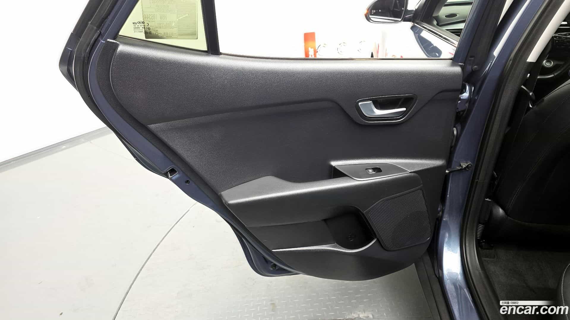 Stonic Kia 2017.9-INNER-034