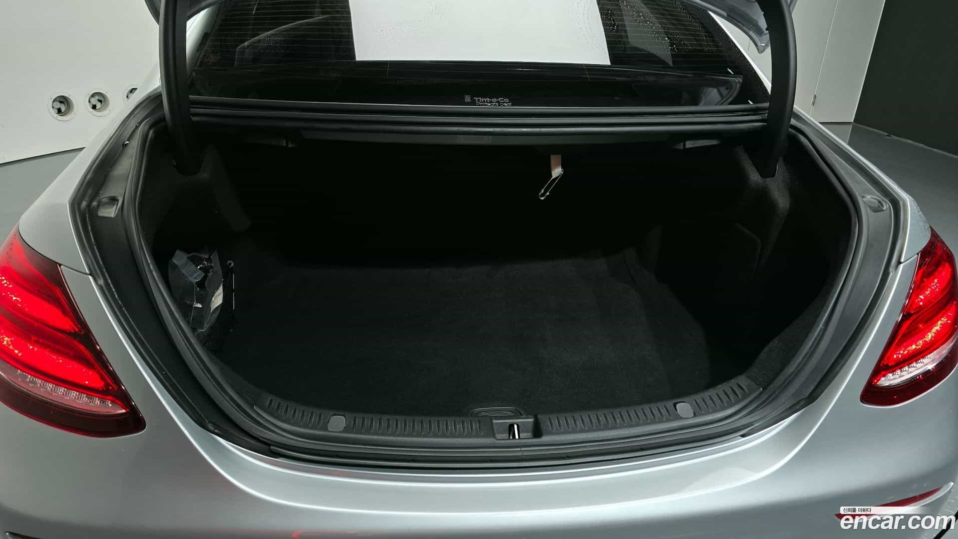 E-Class Mercedes-Benz 2018.5-OPTION-045