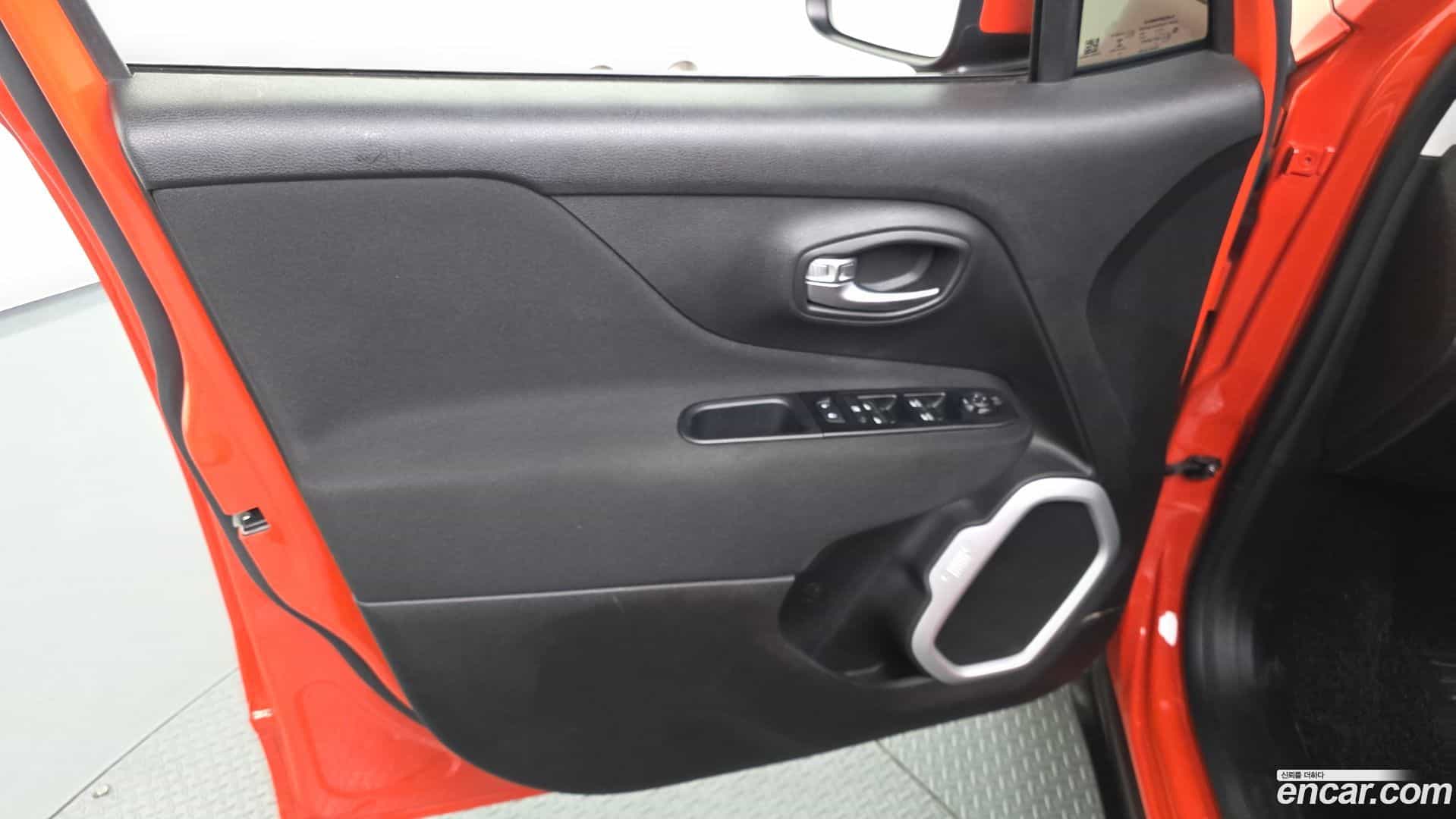 Renegade Jeep 2020.5-INNER-034
