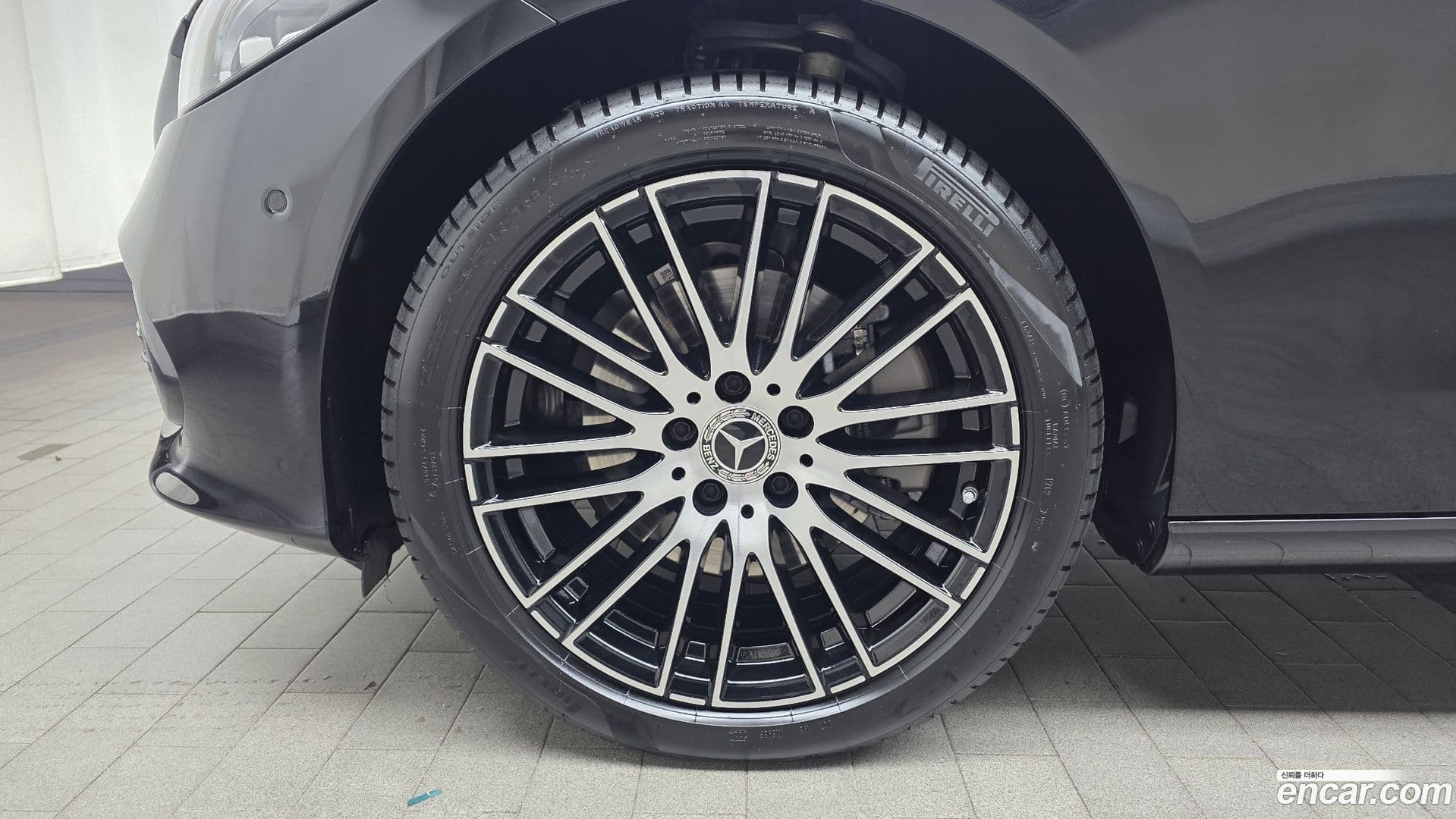 Main__Slider__Photo:C-Class Mercedes-Benz 2025.8-4