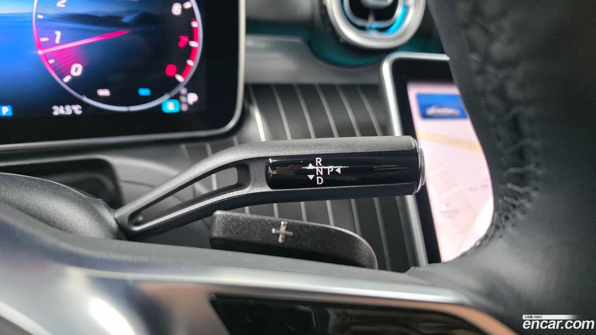 C-Class Mercedes-Benz 2025.8-INNER-009