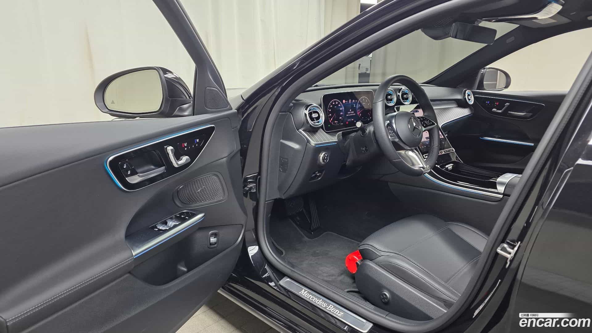 C-Class Mercedes-Benz 2025.8-INNER-010