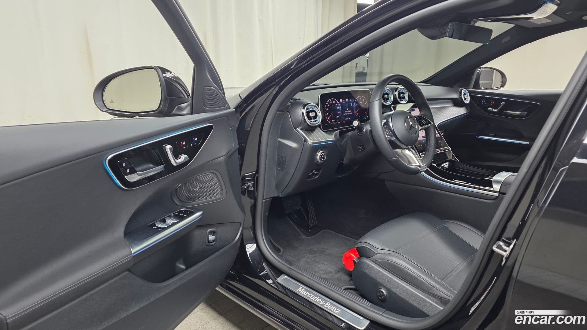 Main__Slider__Photo:C-Class Mercedes-Benz 2025.8-9
