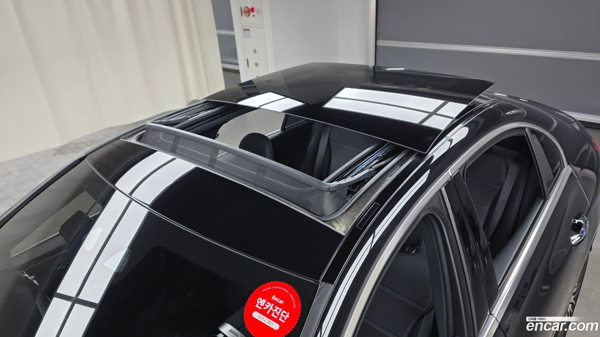 Main__Slider__Photo:C-Class Mercedes-Benz 2025.8-15