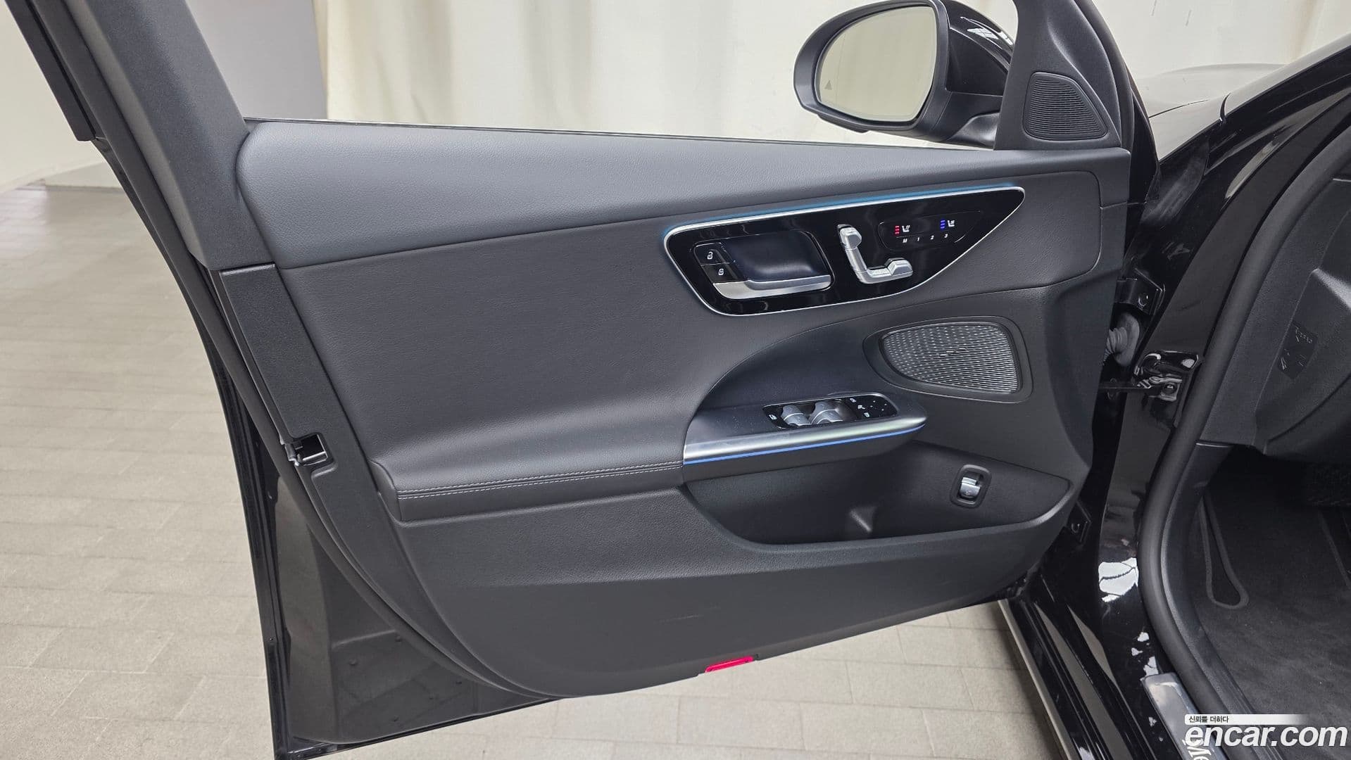 Main__Slider__Photo:C-Class Mercedes-Benz 2025.8-23