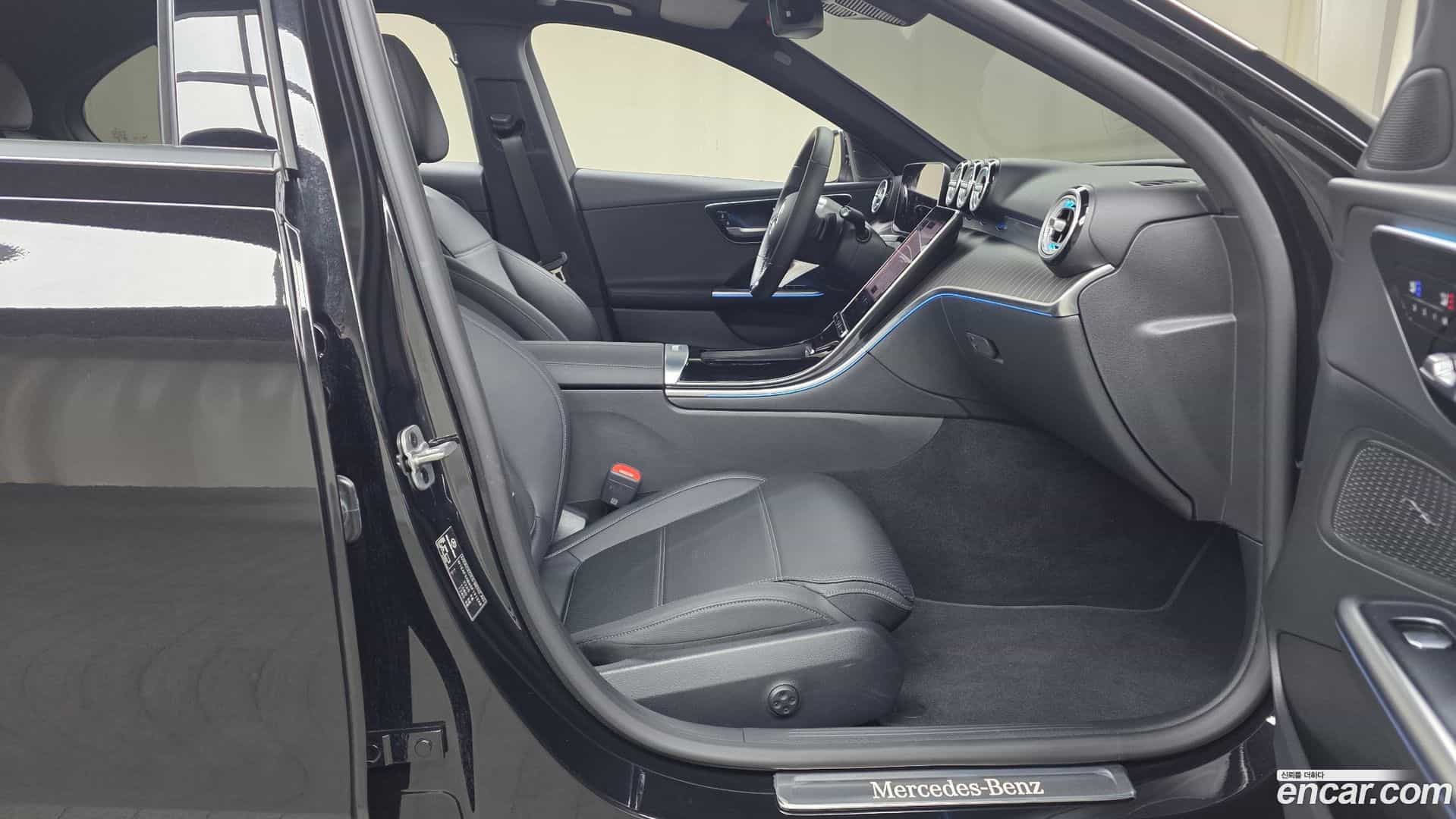 C-Class Mercedes-Benz 2025.8-INNER-036