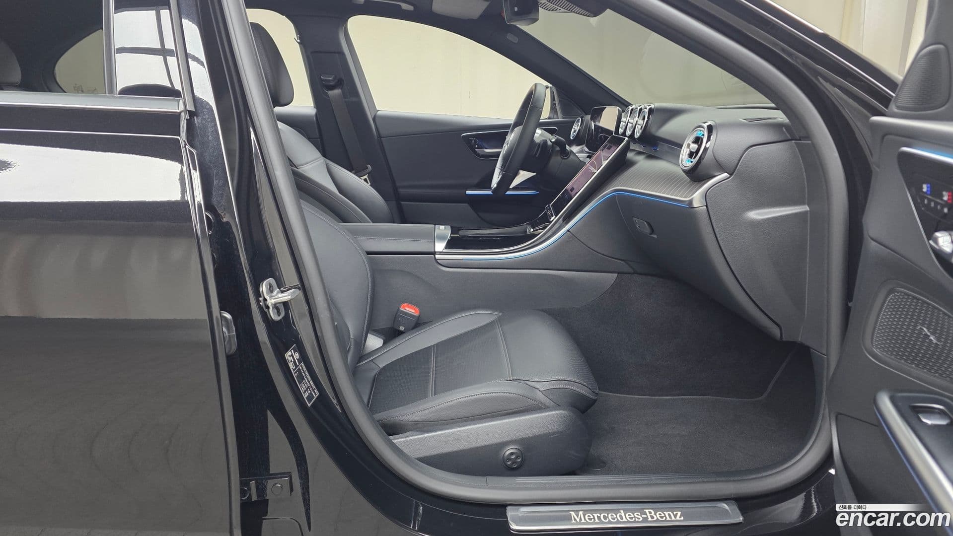 Main__Slider__Photo:C-Class Mercedes-Benz 2025.8-25