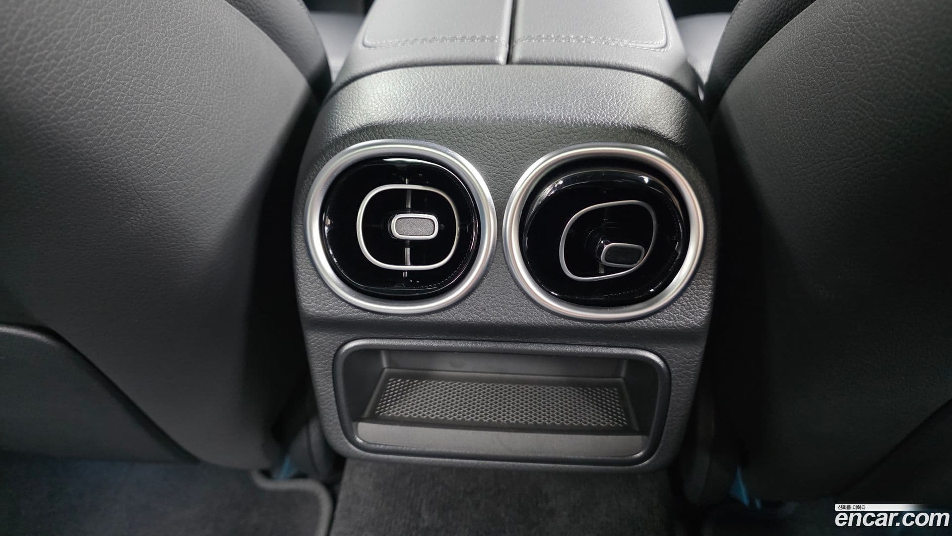 Main__Slider__Photo:C-Class Mercedes-Benz 2025.8-29