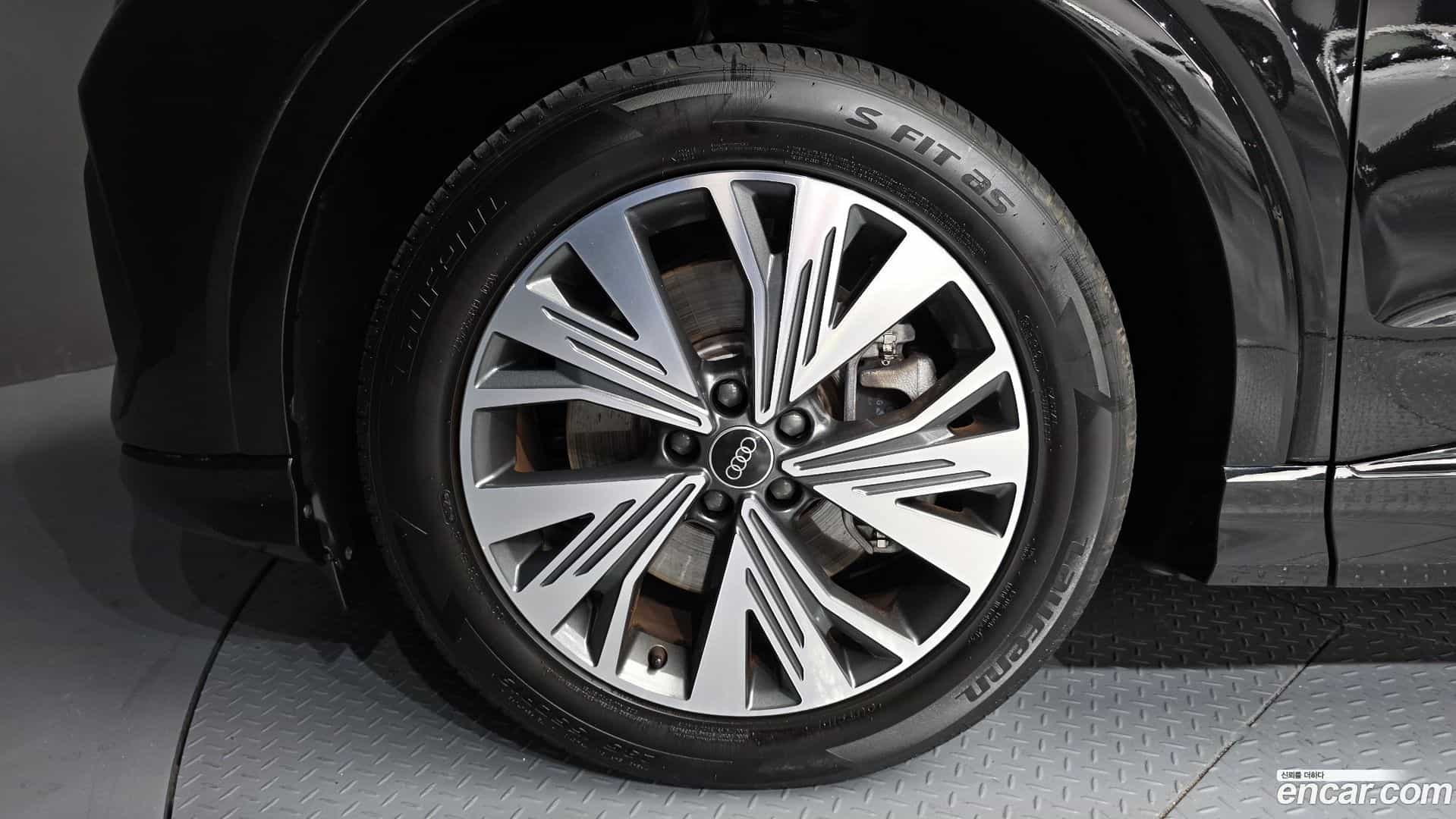 Q4 e-tron Audi 2023.11-OUTER-005