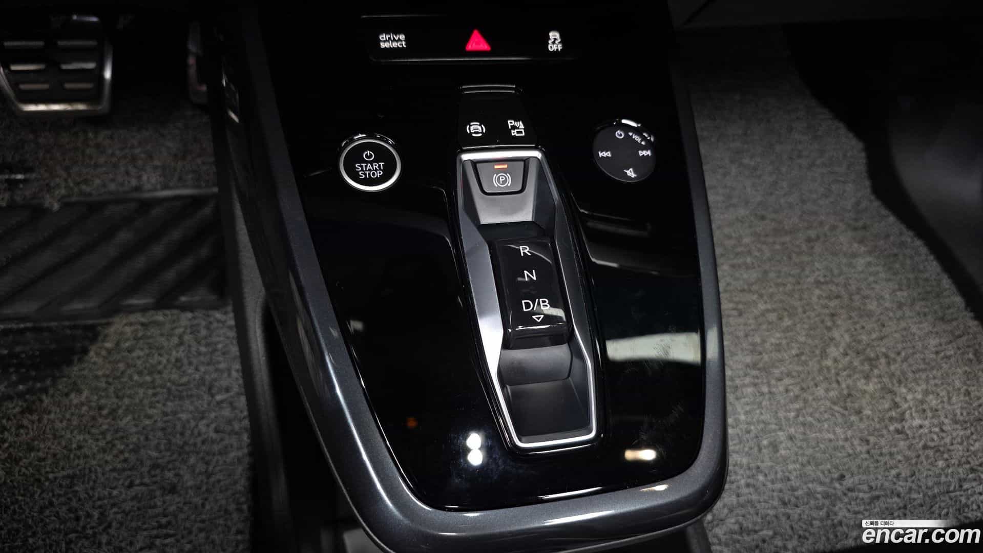 Q4 e-tron Audi 2023.11-INNER-009