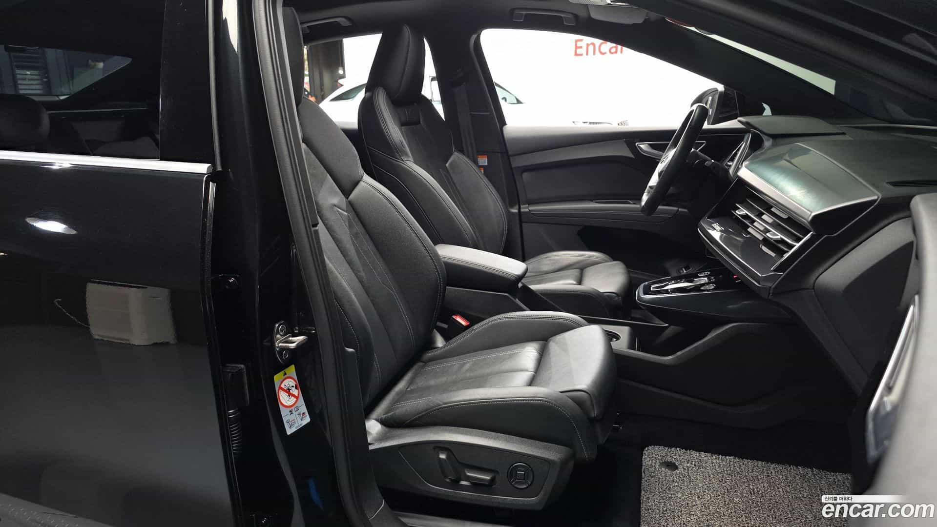 Q4 e-tron Audi 2023.11-OPTION-015