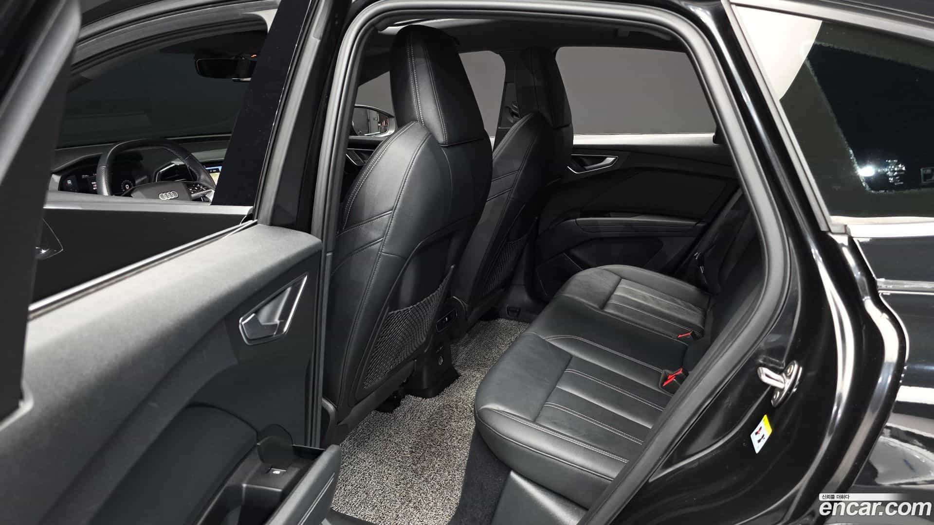 Q4 e-tron Audi 2023.11-OPTION-016