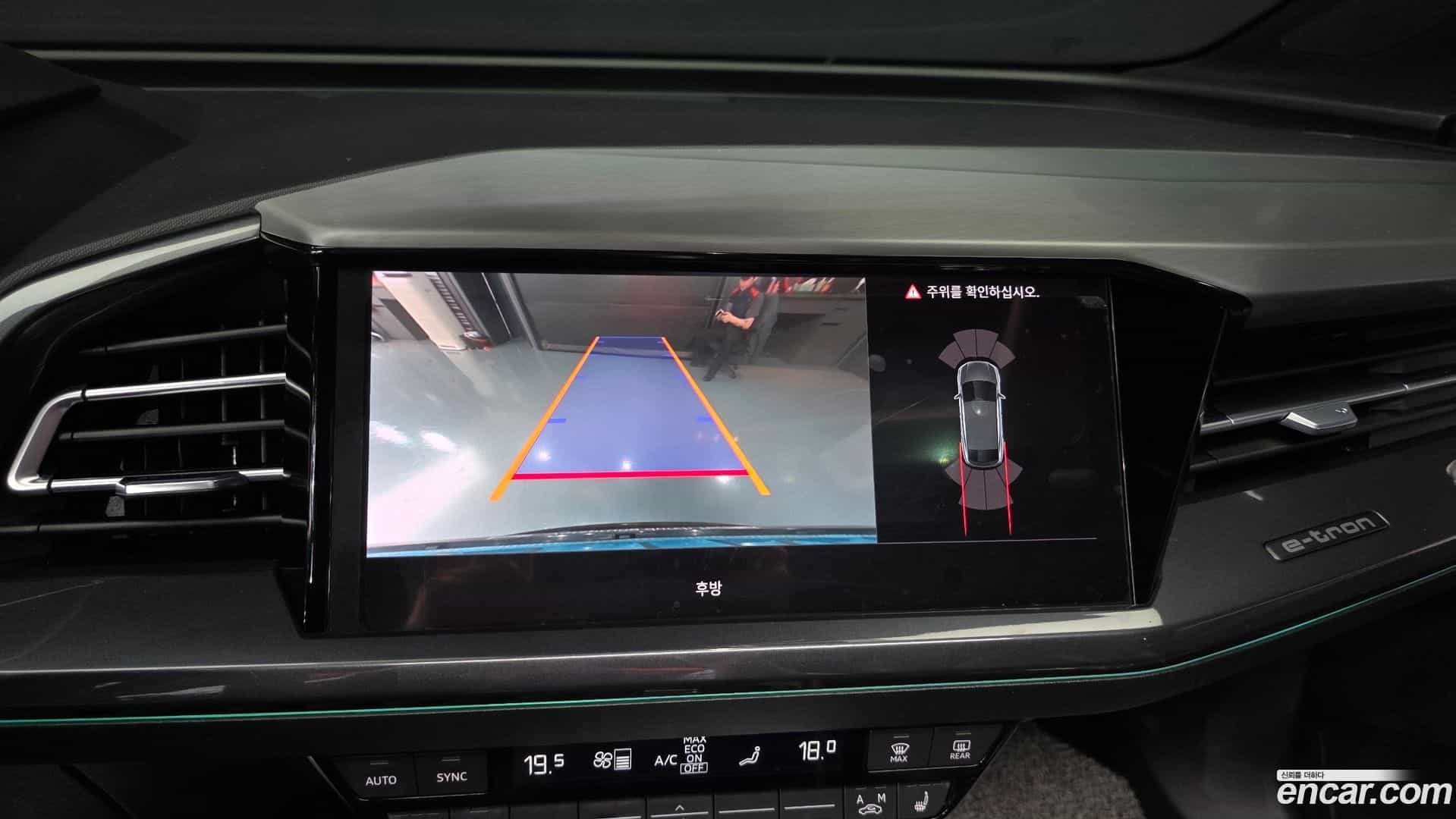 Q4 e-tron Audi 2023.11-OPTION-019