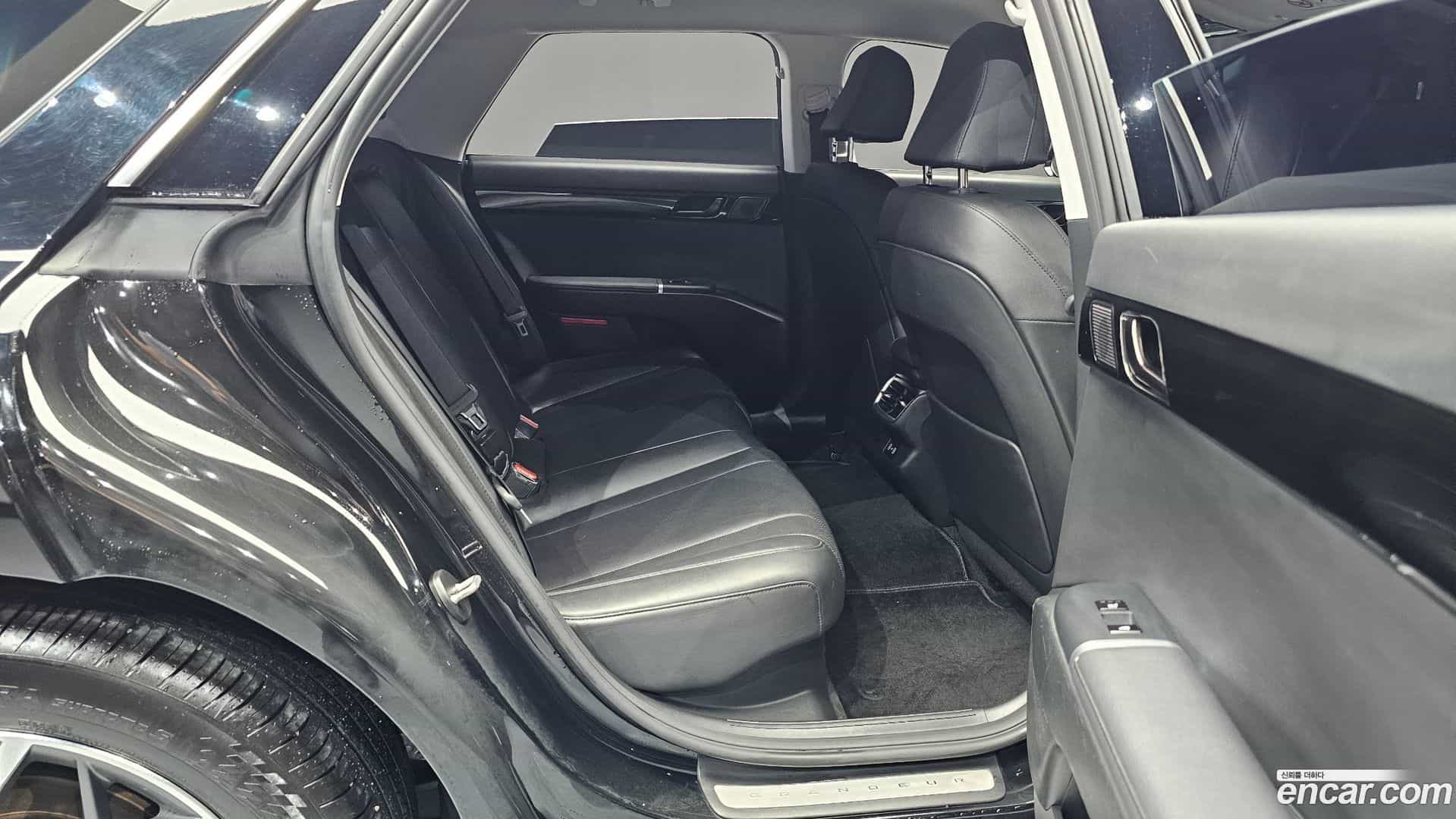 Grandeur Hyundai 2023.10-OPTION-015
