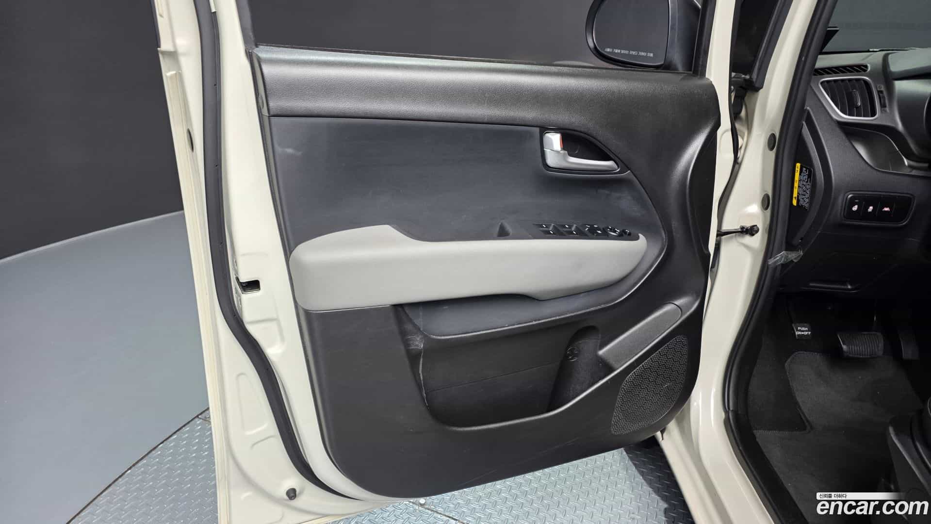 RAY Kia 2022.4-INNER-034