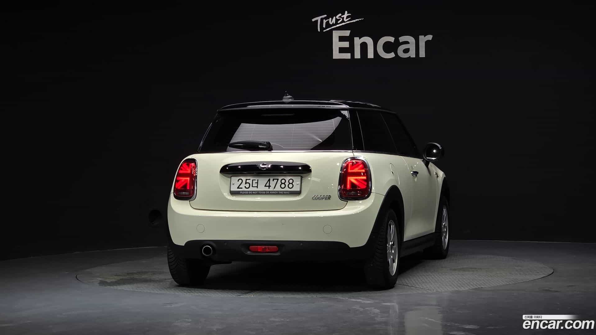 Cooper Mini 2019.1-OUTER-004