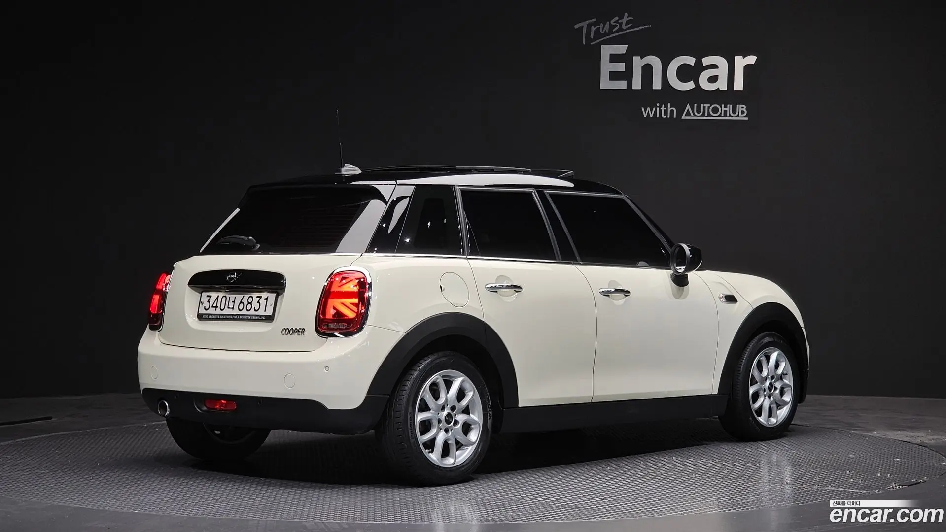 Main__Slider__Photo:Cooper Mini 2020.8-1