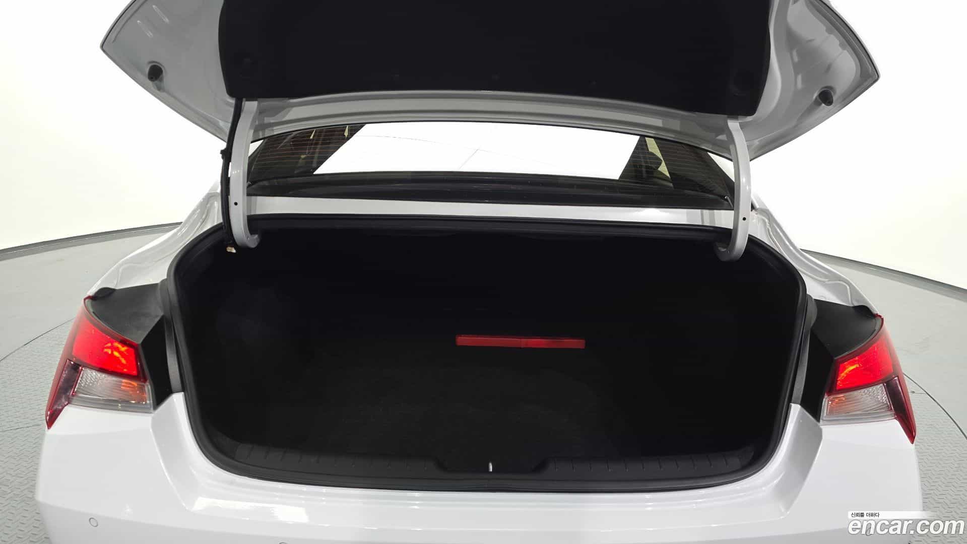 AVANTE Hyundai 2021.11-OPTION-024