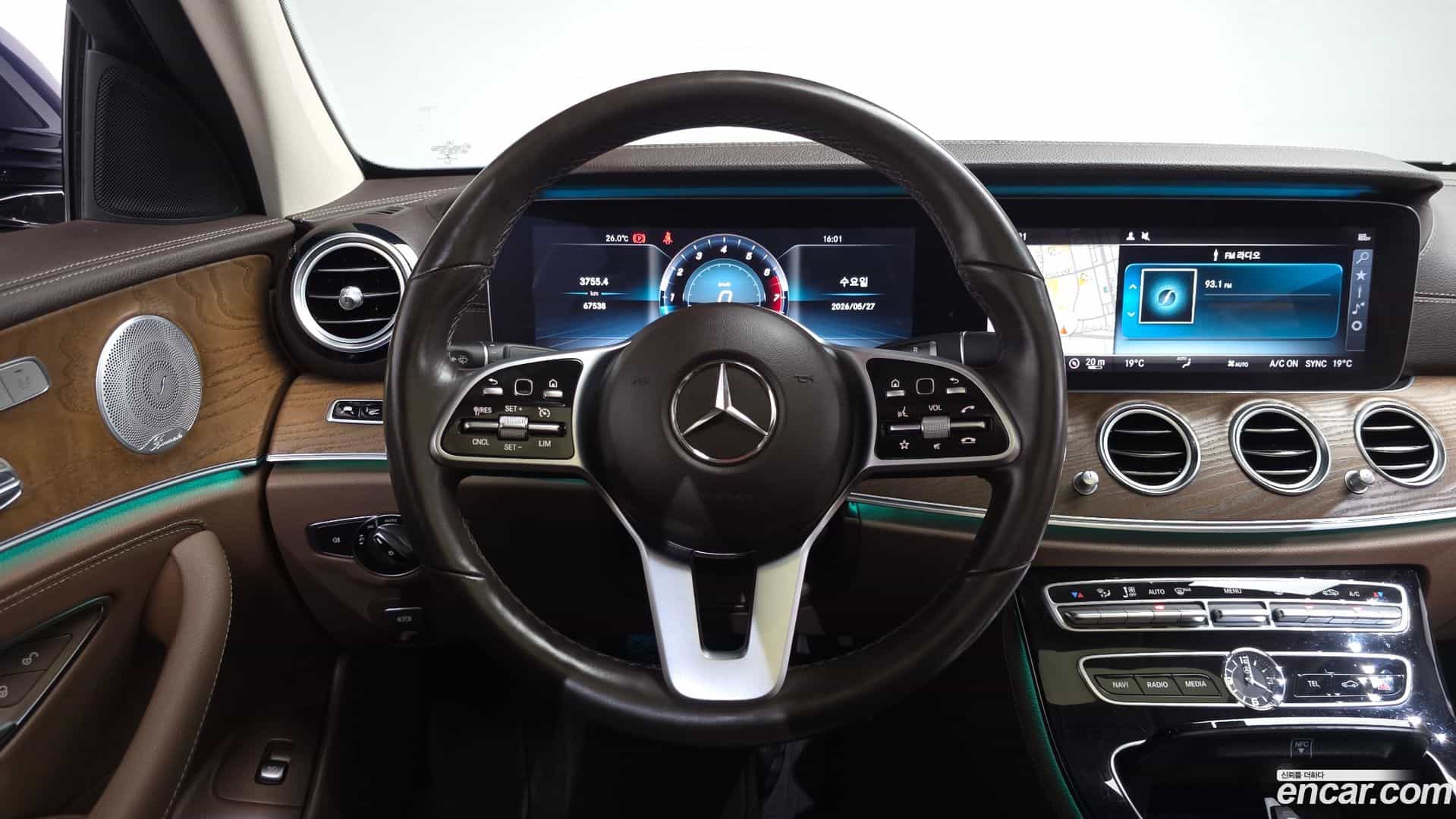 E-Class Mercedes-Benz 2019.8-OPTION-016