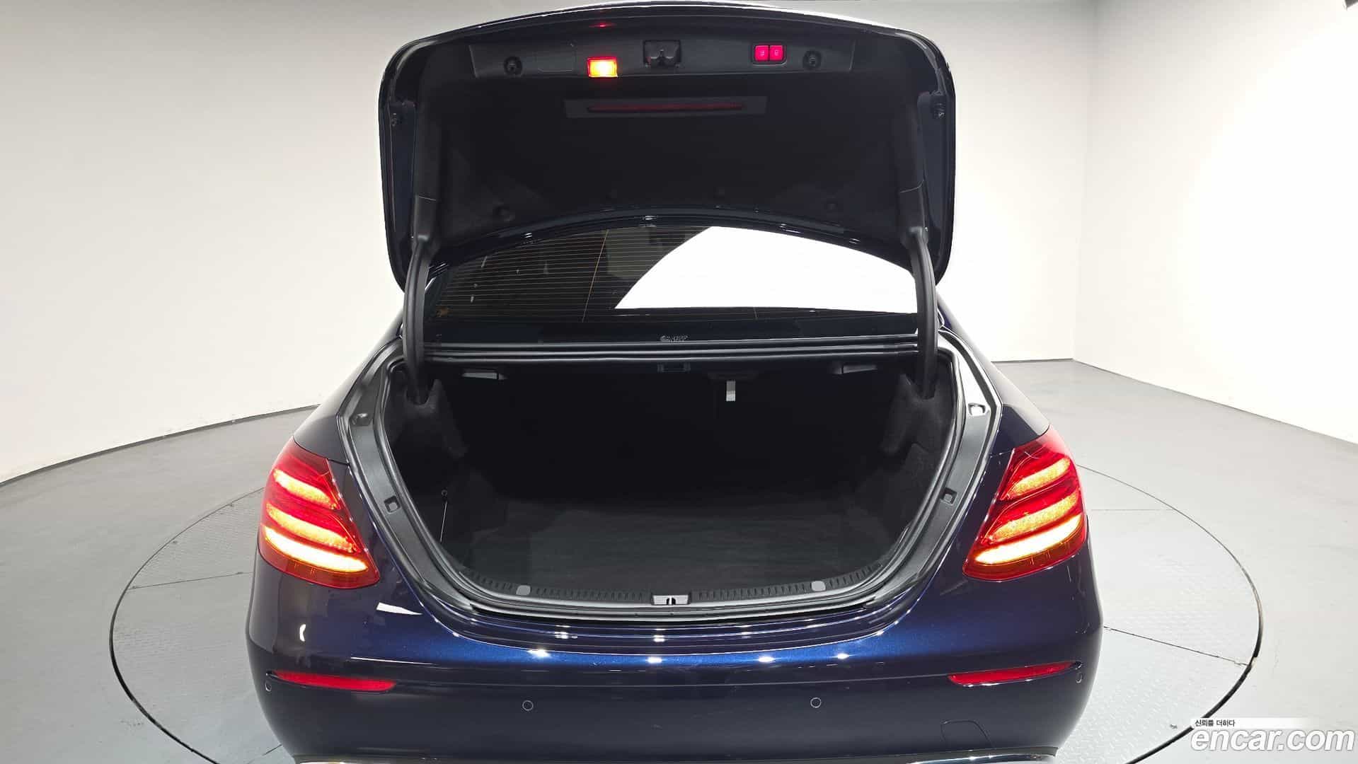 E-Class Mercedes-Benz 2019.8-OPTION-024