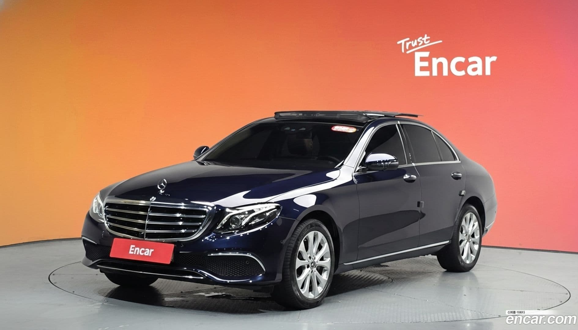 Main__Slider__Photo:E-Class Mercedes-Benz 2019.8-0
