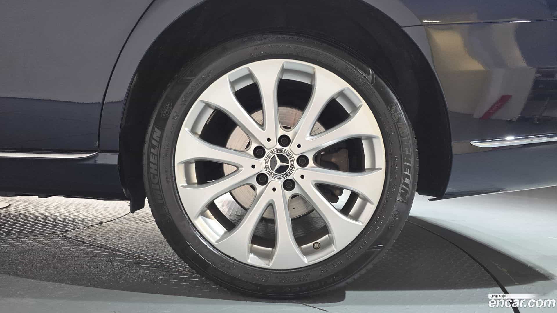 E-Class Mercedes-Benz 2019.8-OUTER-031