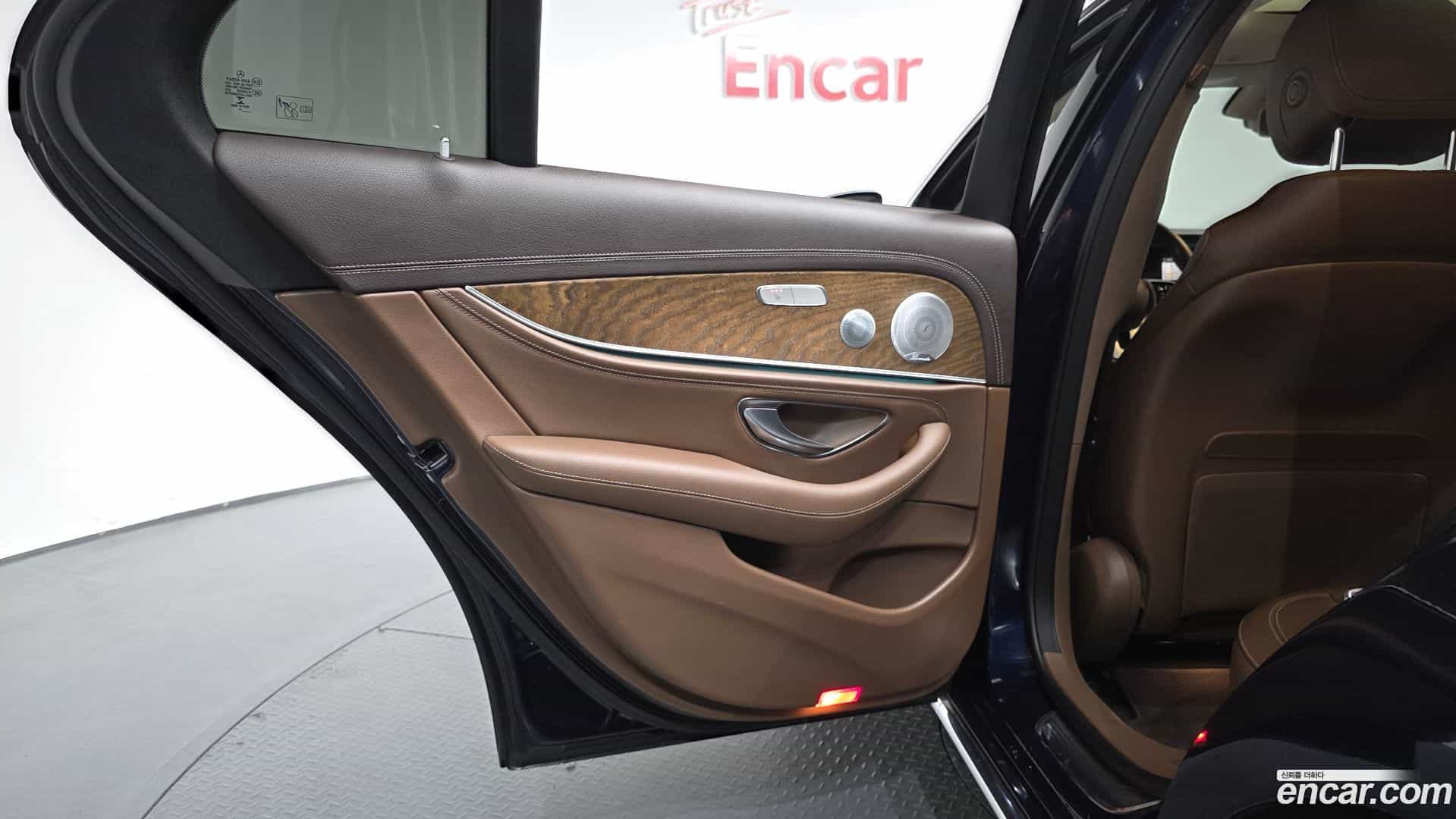E-Class Mercedes-Benz 2019.8-INNER-035