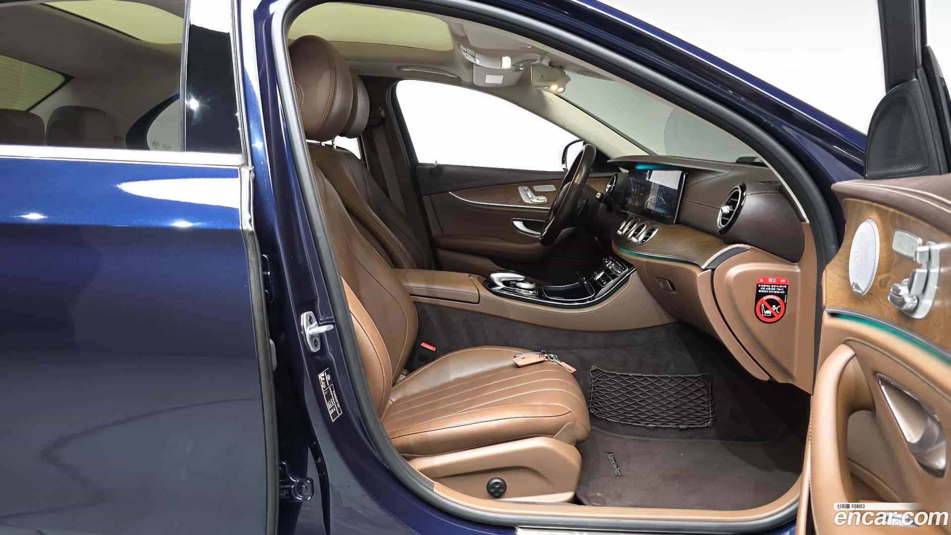 E-Class Mercedes-Benz 2019.8-INNER-036