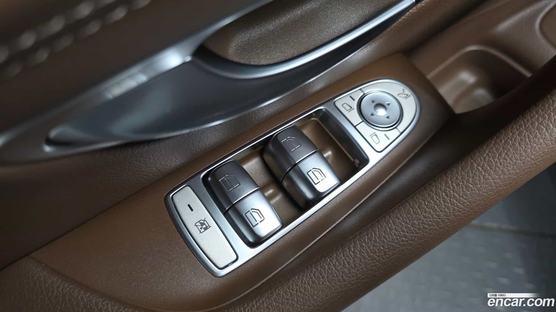 E-Class Mercedes-Benz 2019.8-OPTION-040