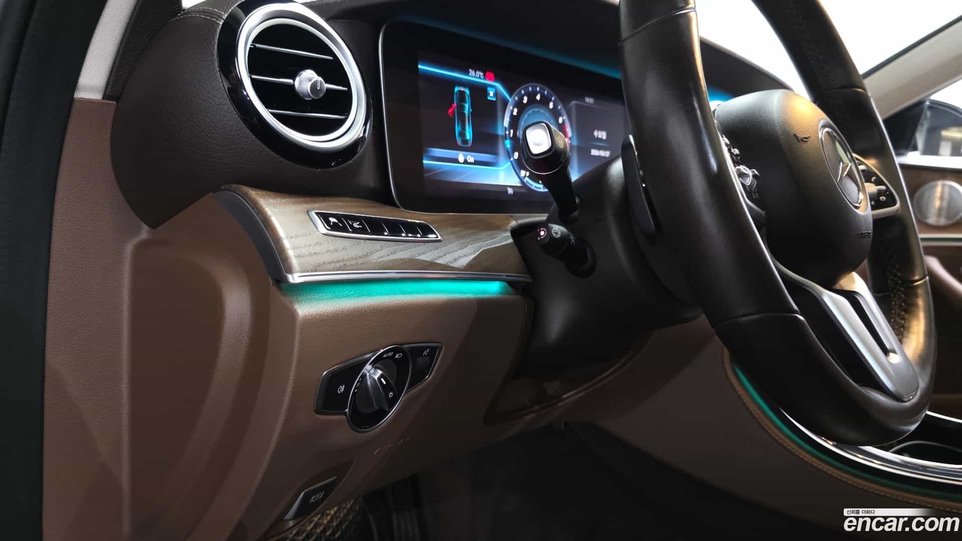 E-Class Mercedes-Benz 2019.8-OPTION-041
