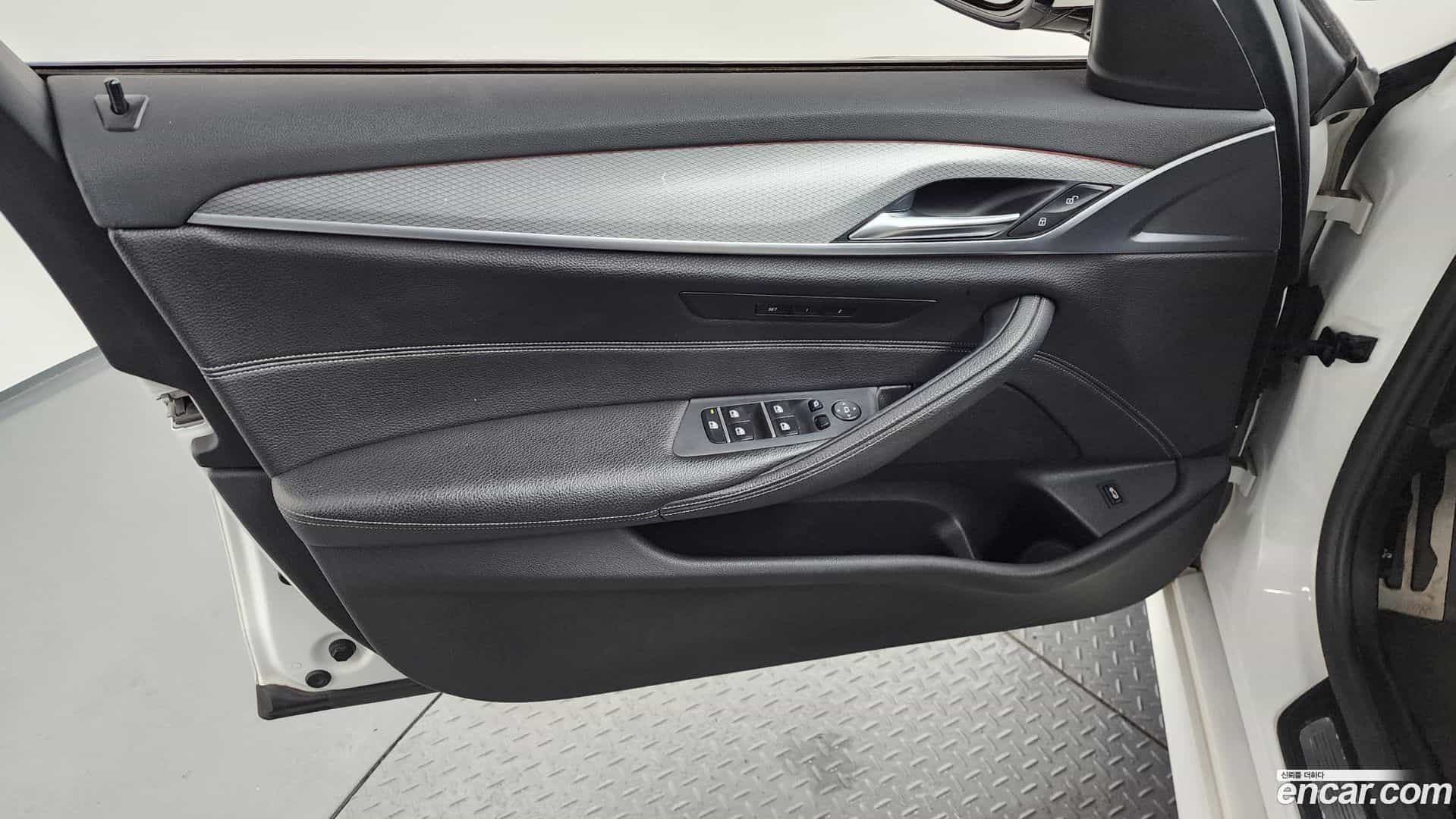 5-Series BMW 2017.11-INNER-034