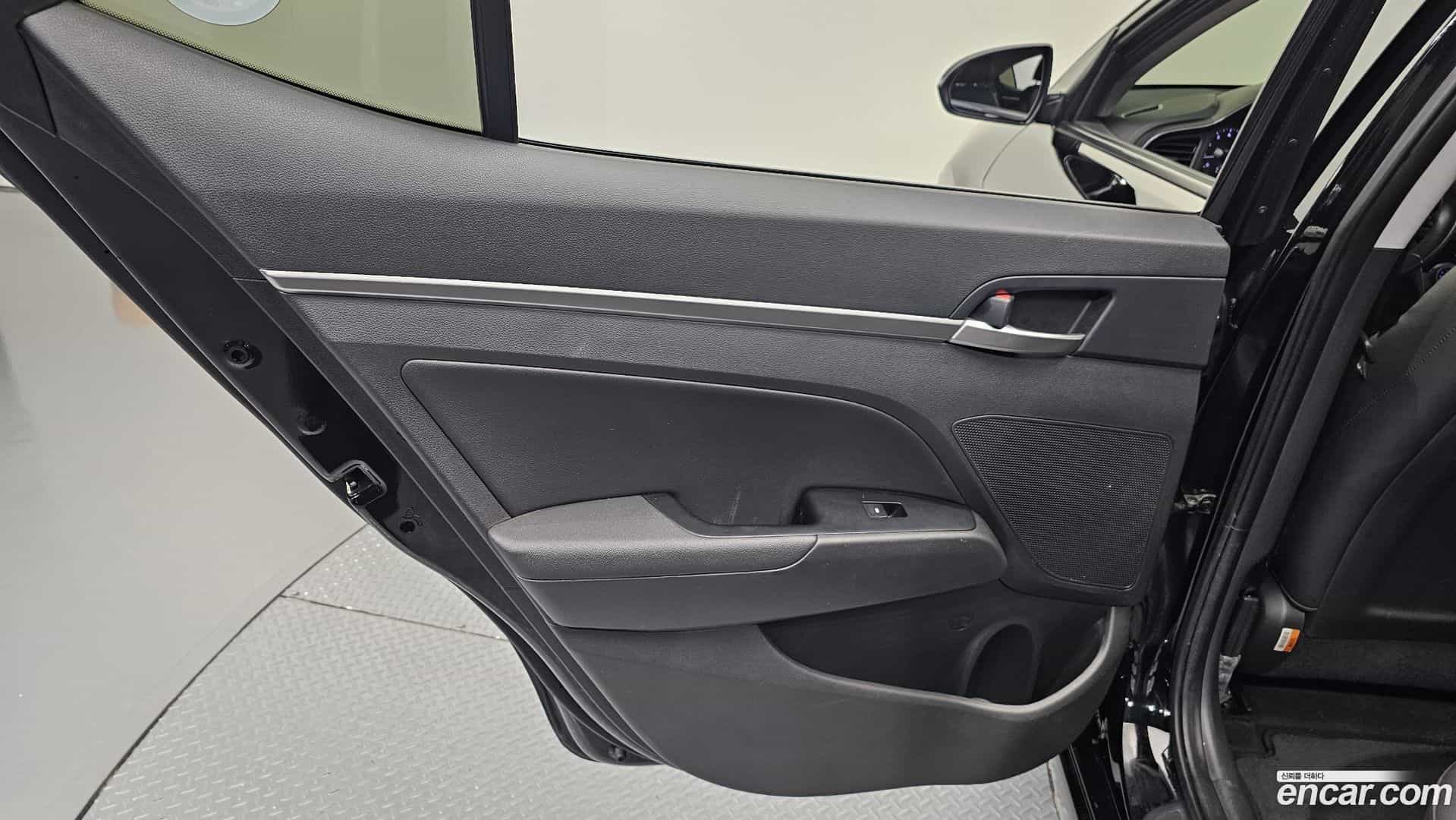 AVANTE Hyundai 2020.1-INNER-035