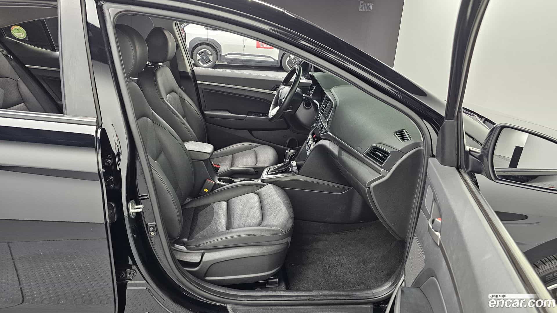AVANTE Hyundai 2020.1-INNER-036