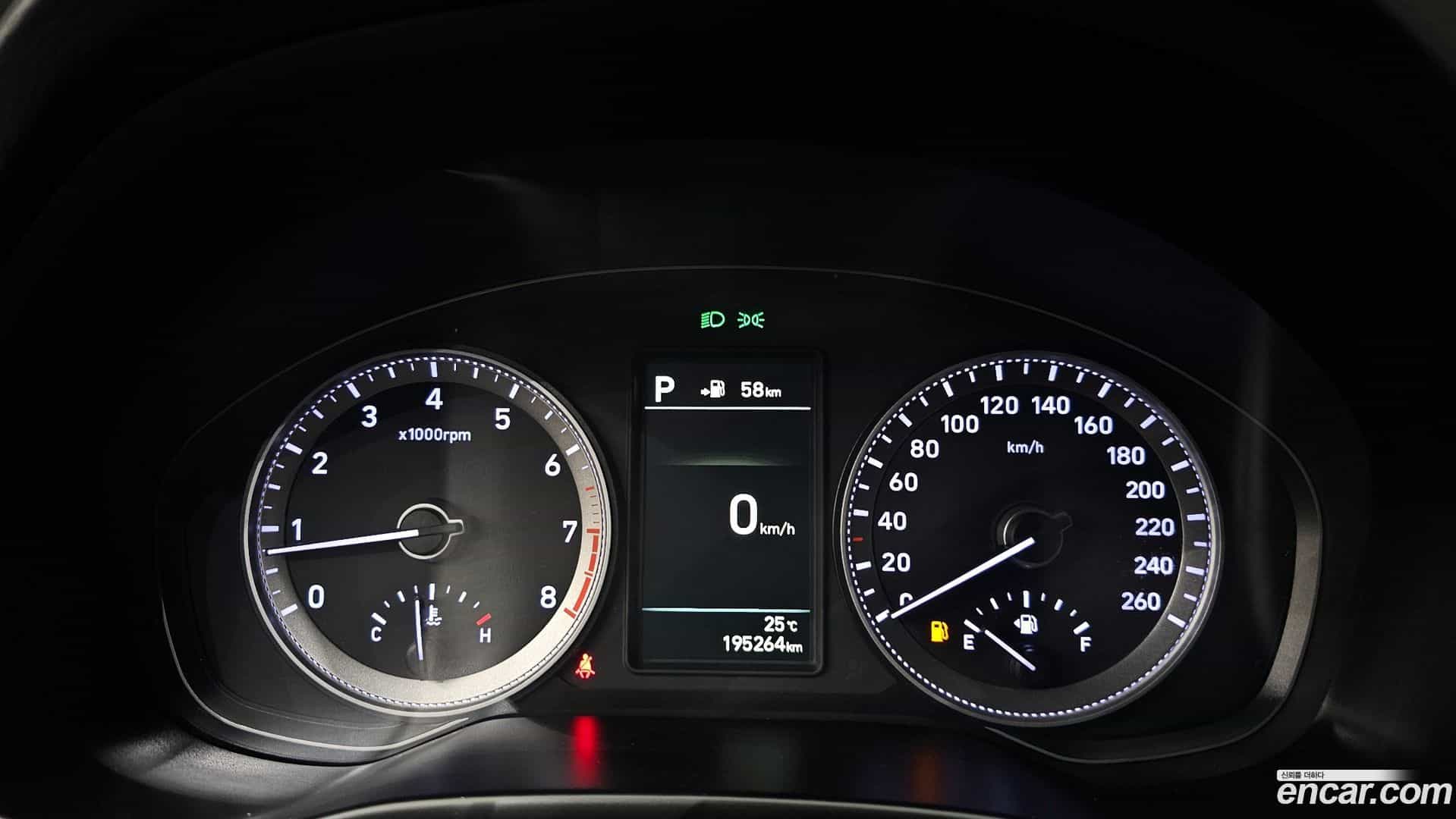 Grandeur Hyundai 2018.2-INNER-008