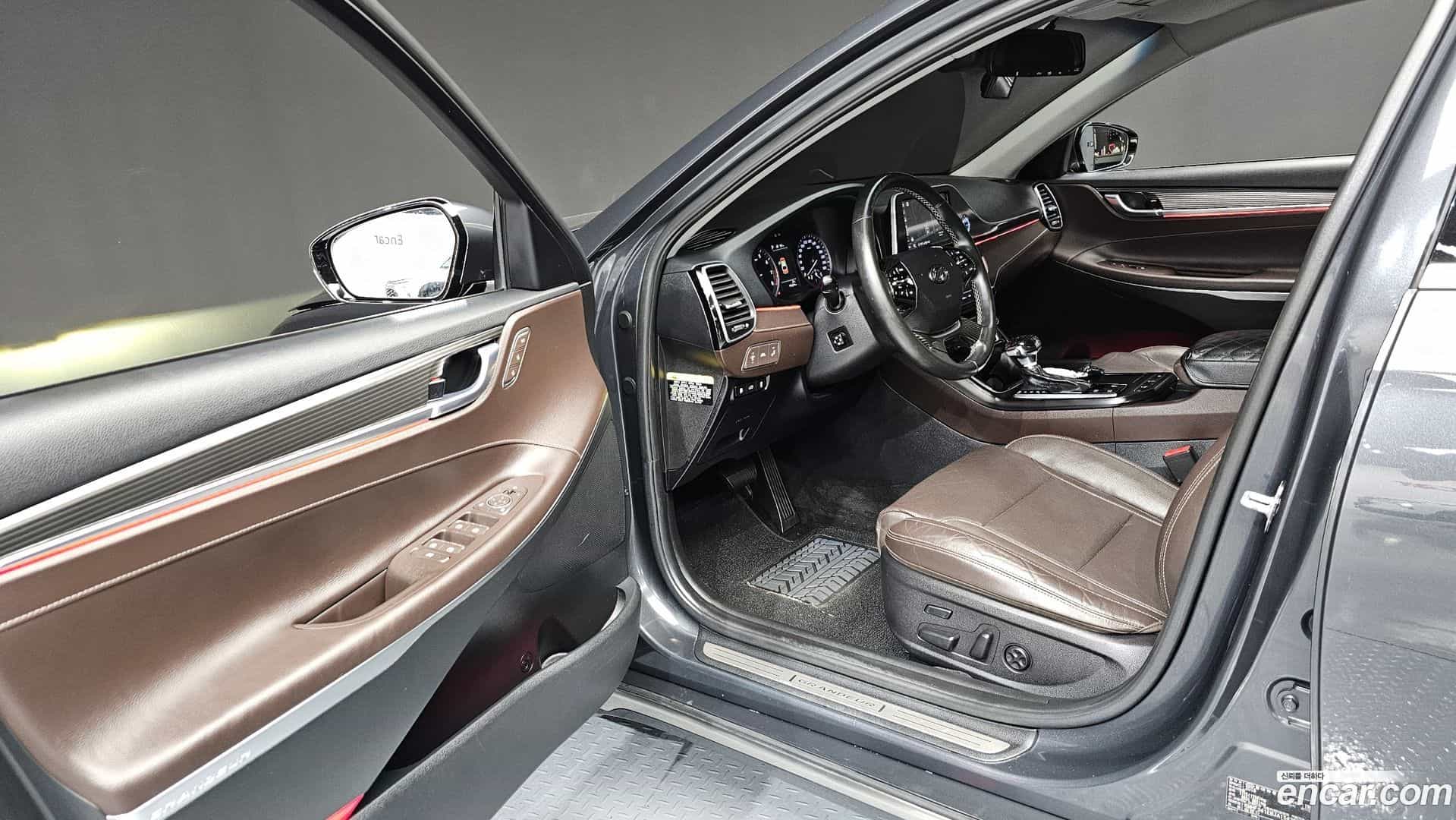 Grandeur Hyundai 2018.2-INNER-010