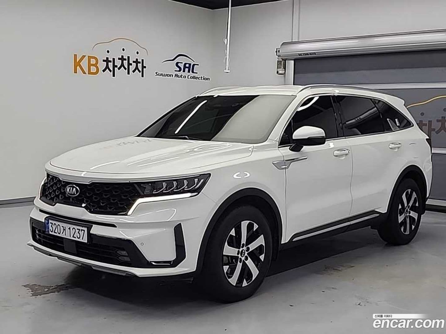 Main__Slider__Photo:Sorento Kia 2021.4-0