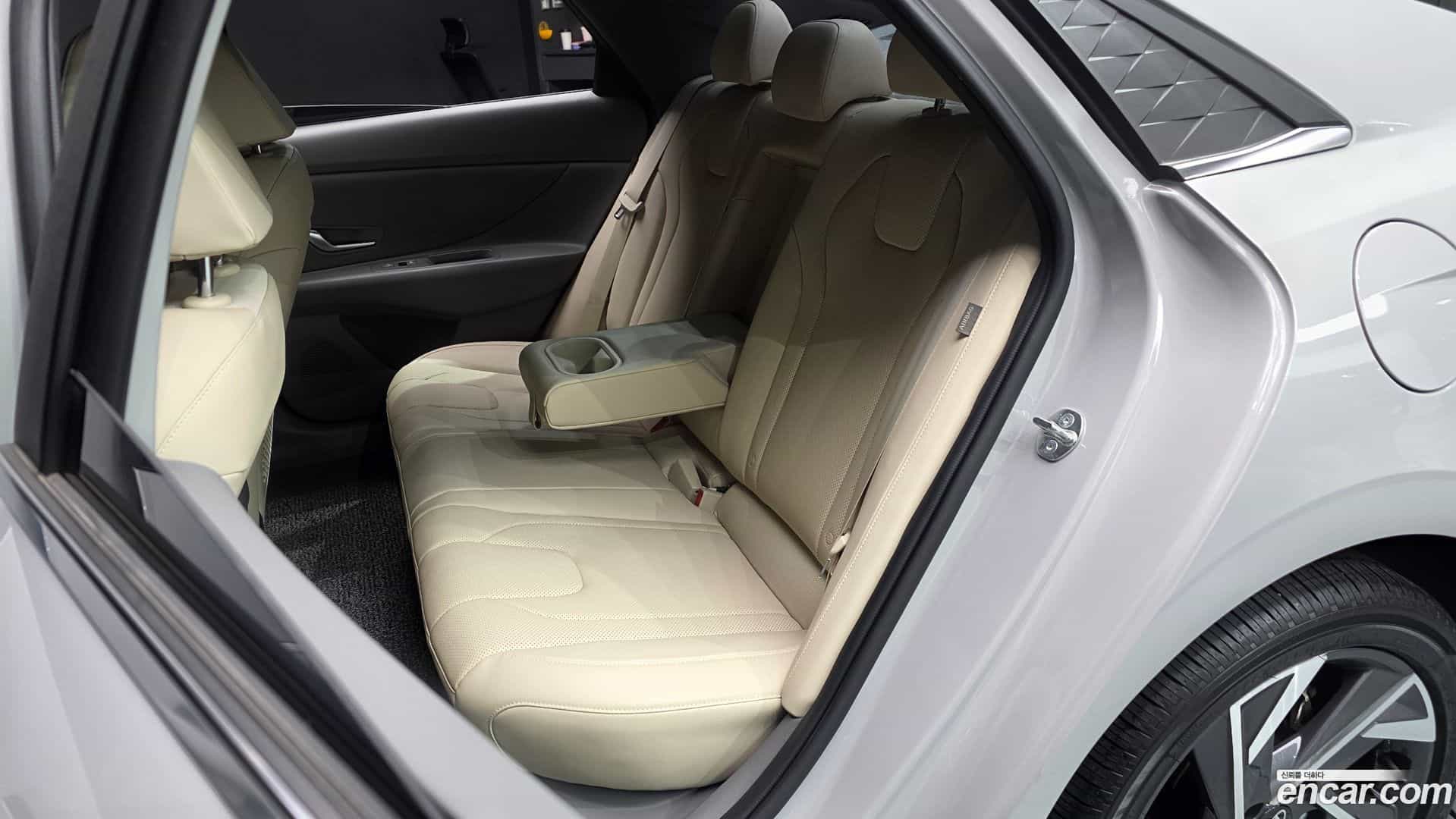 AVANTE Hyundai 2024.3-INNER-036