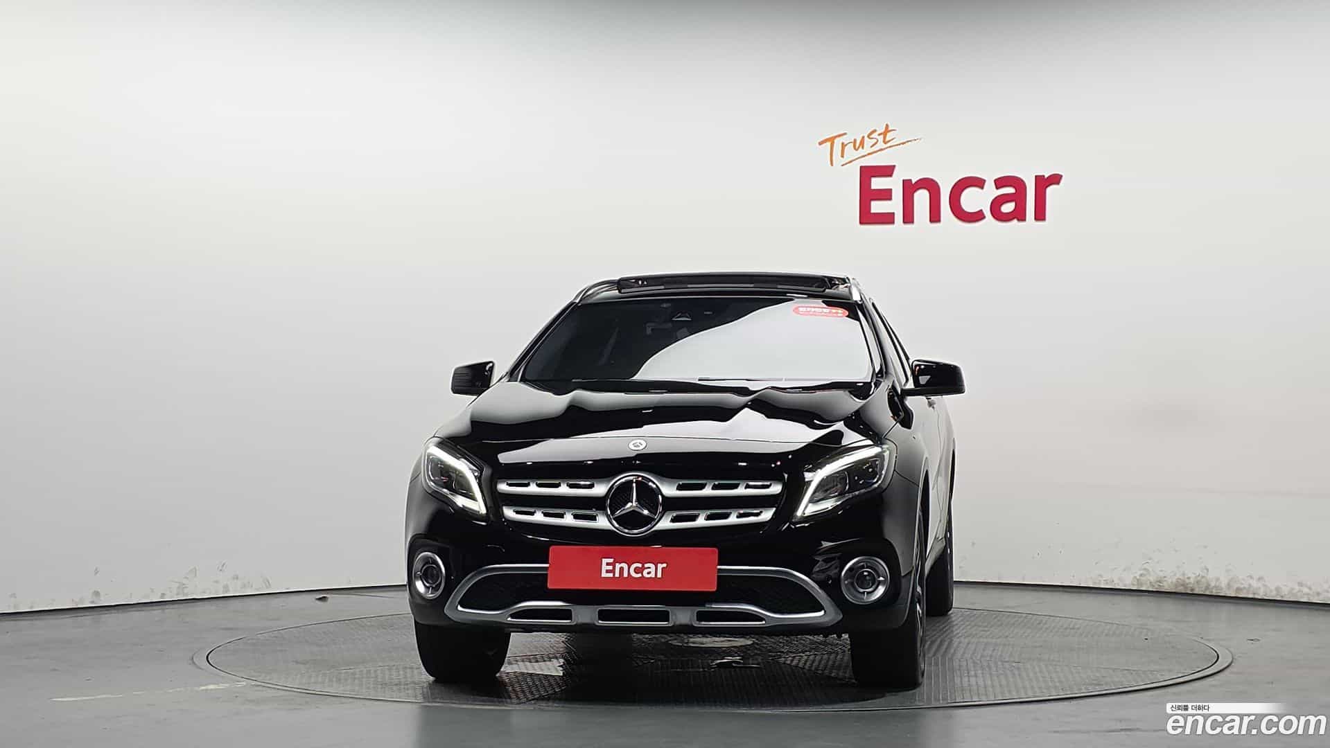 GLA-Class Mercedes-Benz 2018.8-OUTER-003