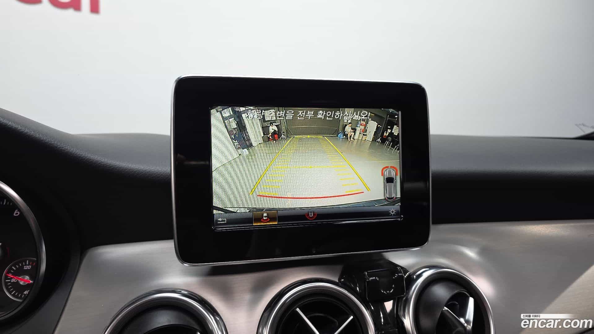 GLA-Class Mercedes-Benz 2018.8-OPTION-019