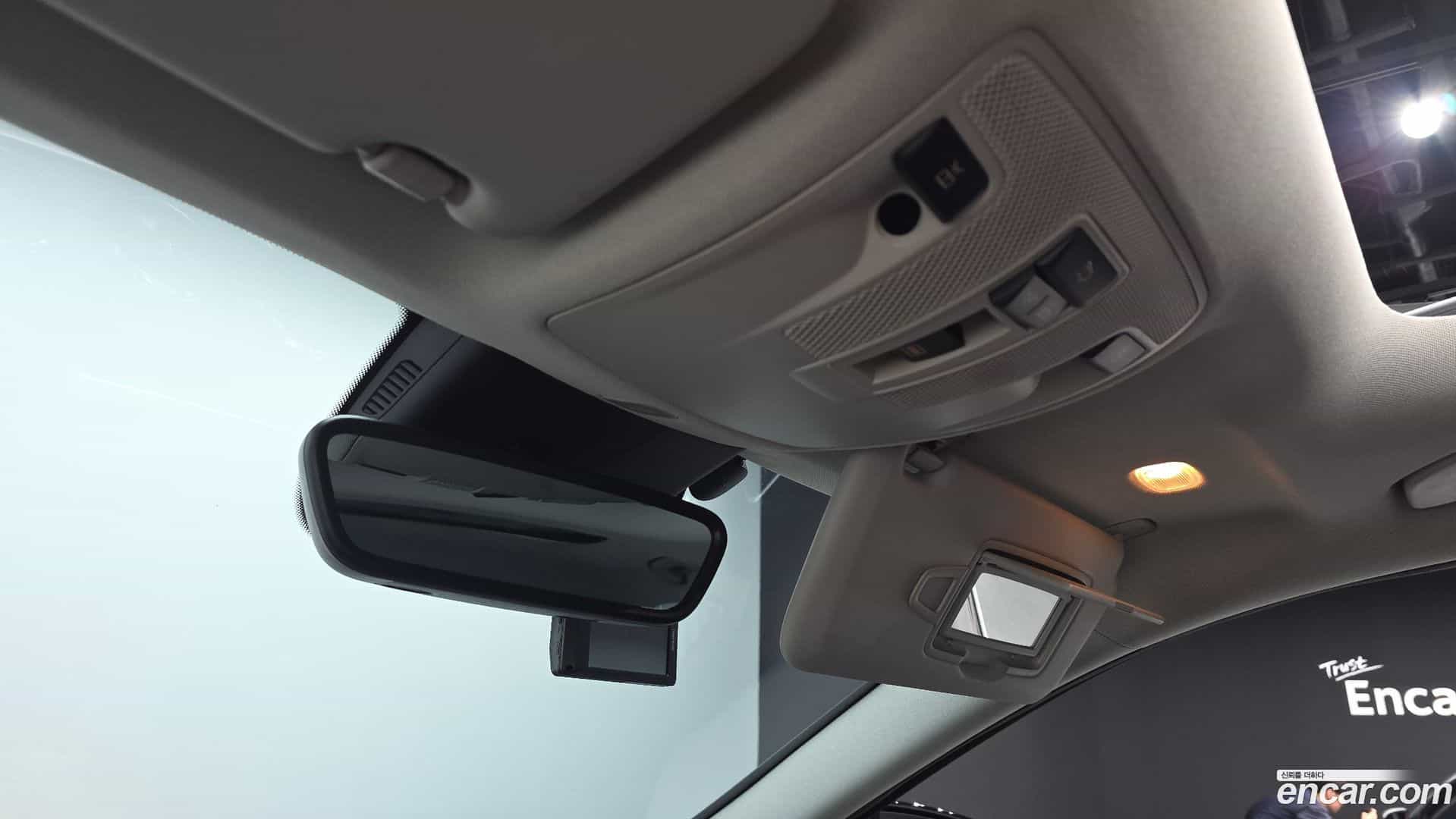 GLA-Class Mercedes-Benz 2018.8-OPTION-023