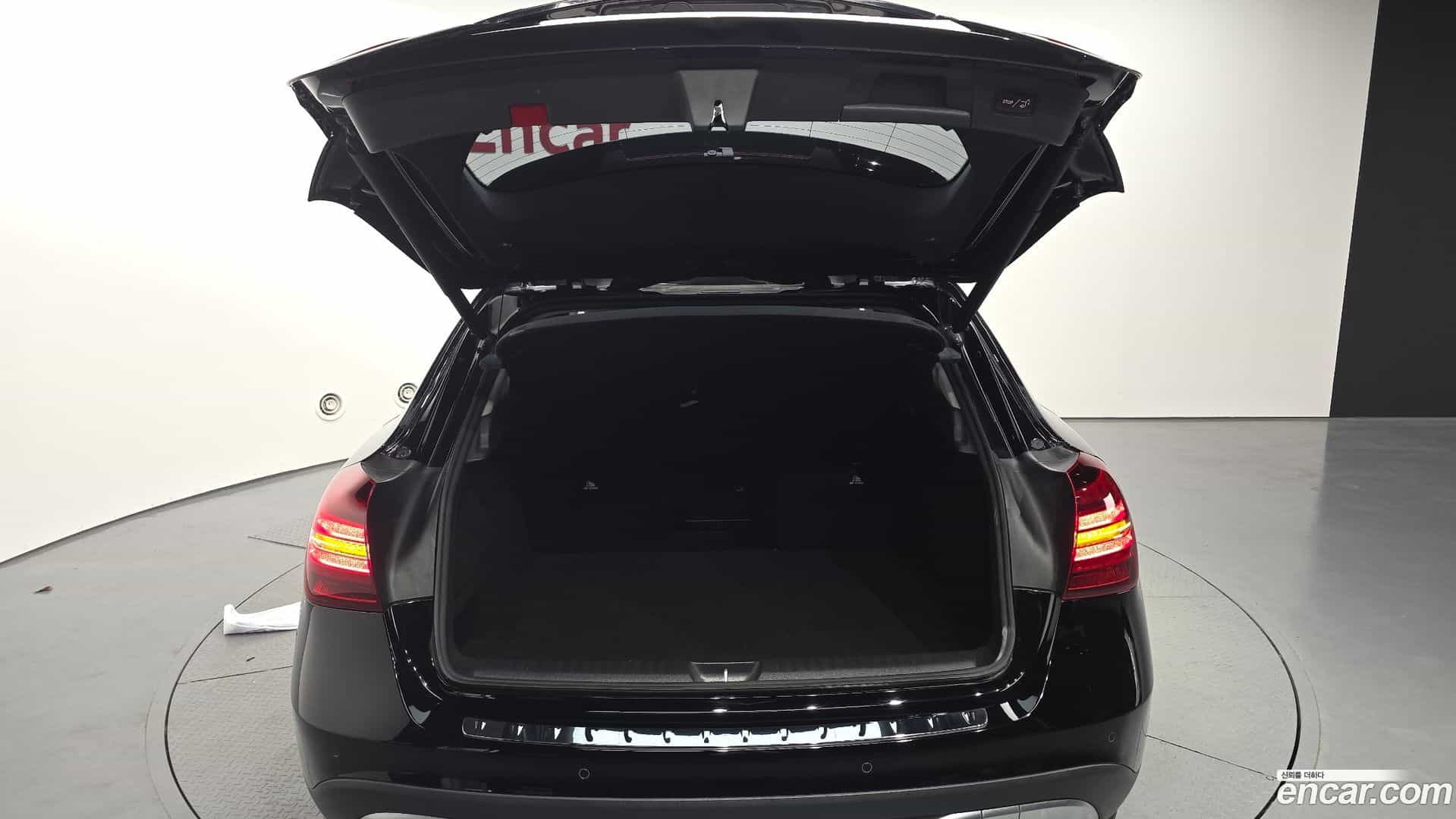 GLA-Class Mercedes-Benz 2018.8-OPTION-024