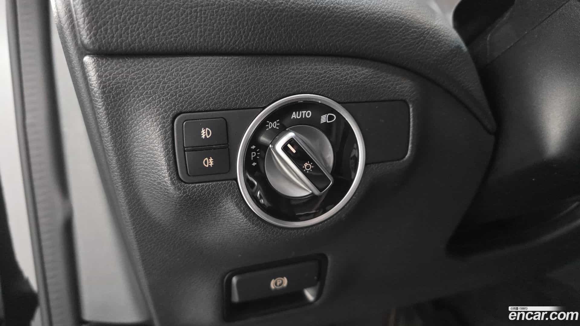GLA-Class Mercedes-Benz 2018.8-OPTION-043
