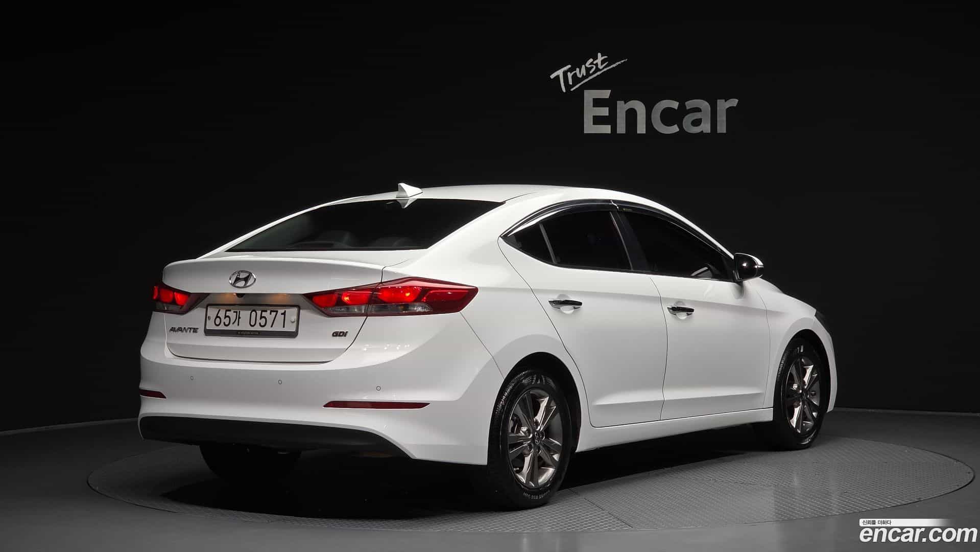 AVANTE Hyundai 2015.9-OUTER-002