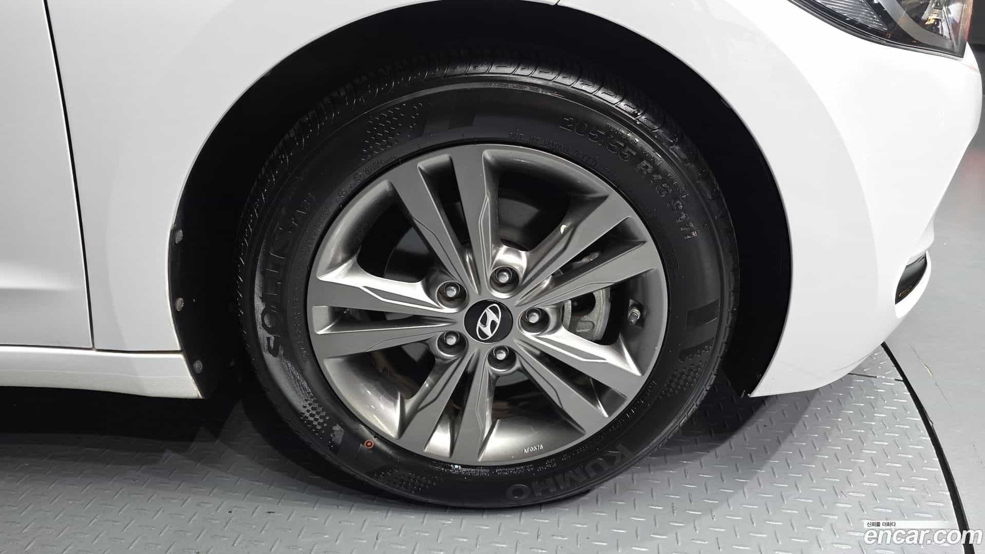 AVANTE Hyundai 2015.9-OUTER-005