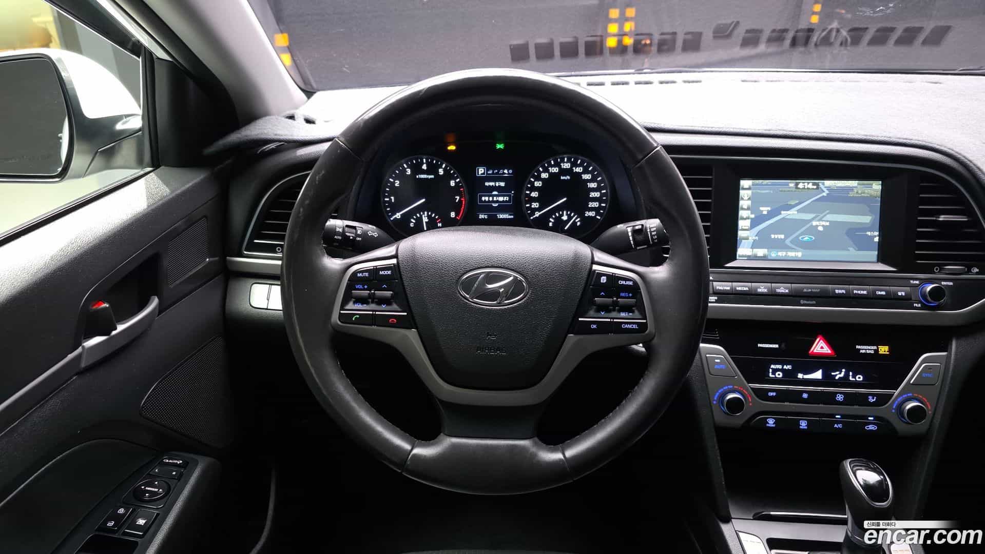 AVANTE Hyundai 2015.9-OPTION-017